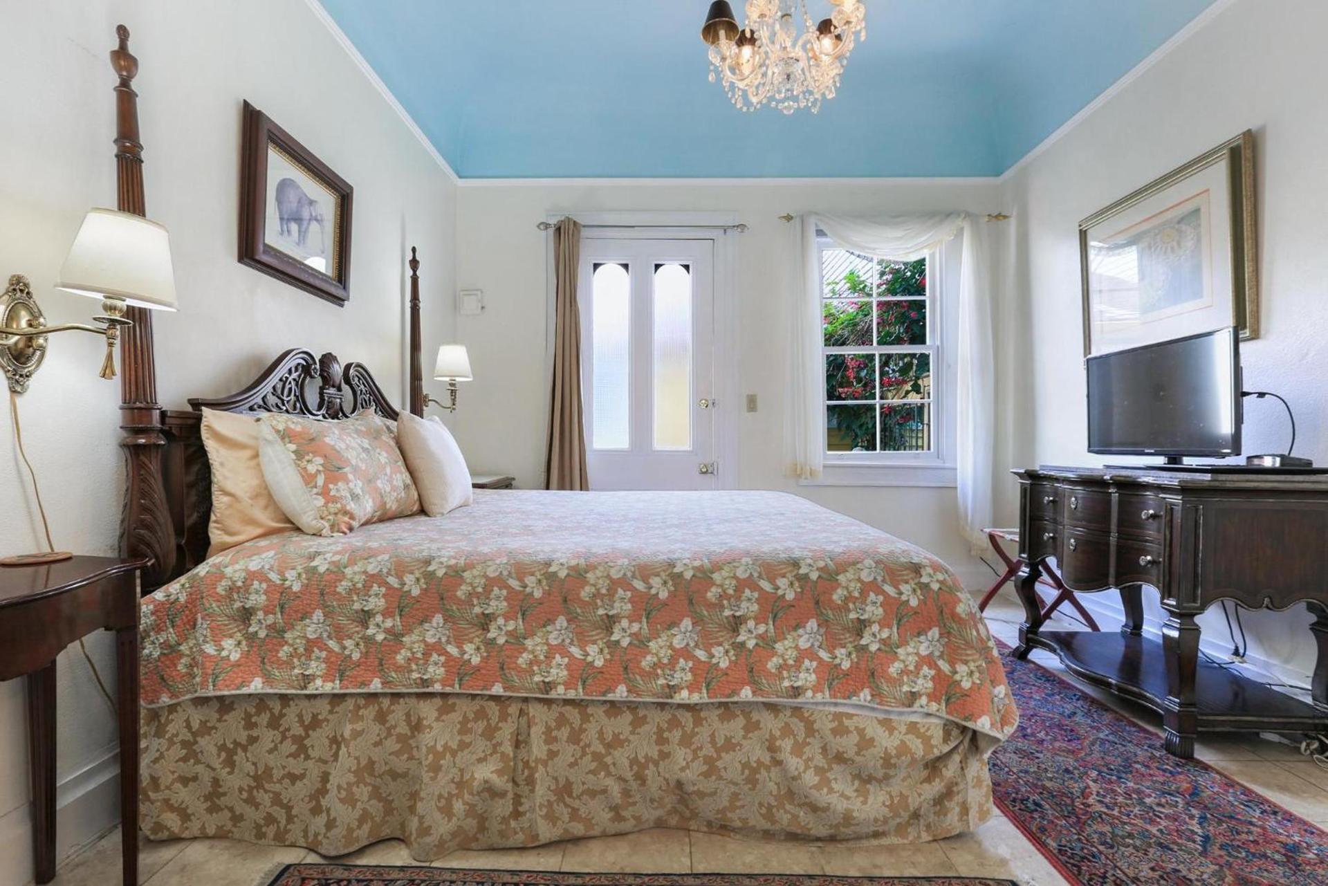 Historic Inn in the Marigny, blocks to French Quarter photo 10