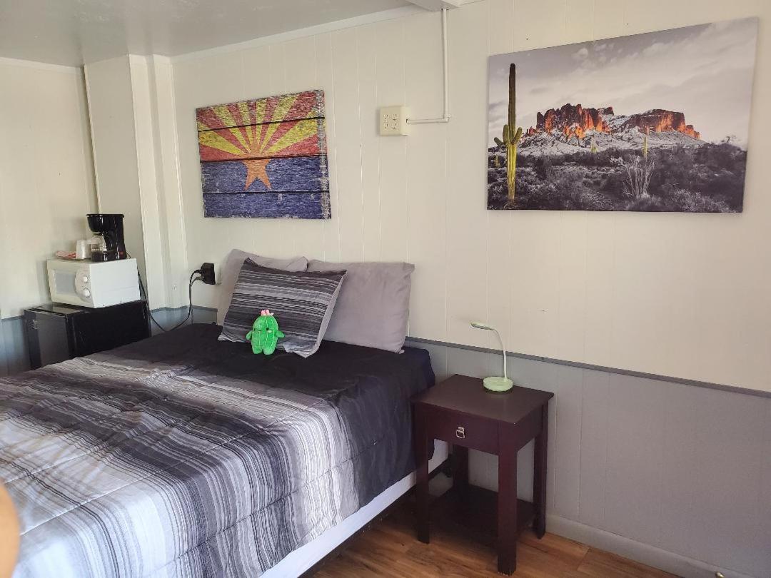 Brad's Desert Inn photo 37