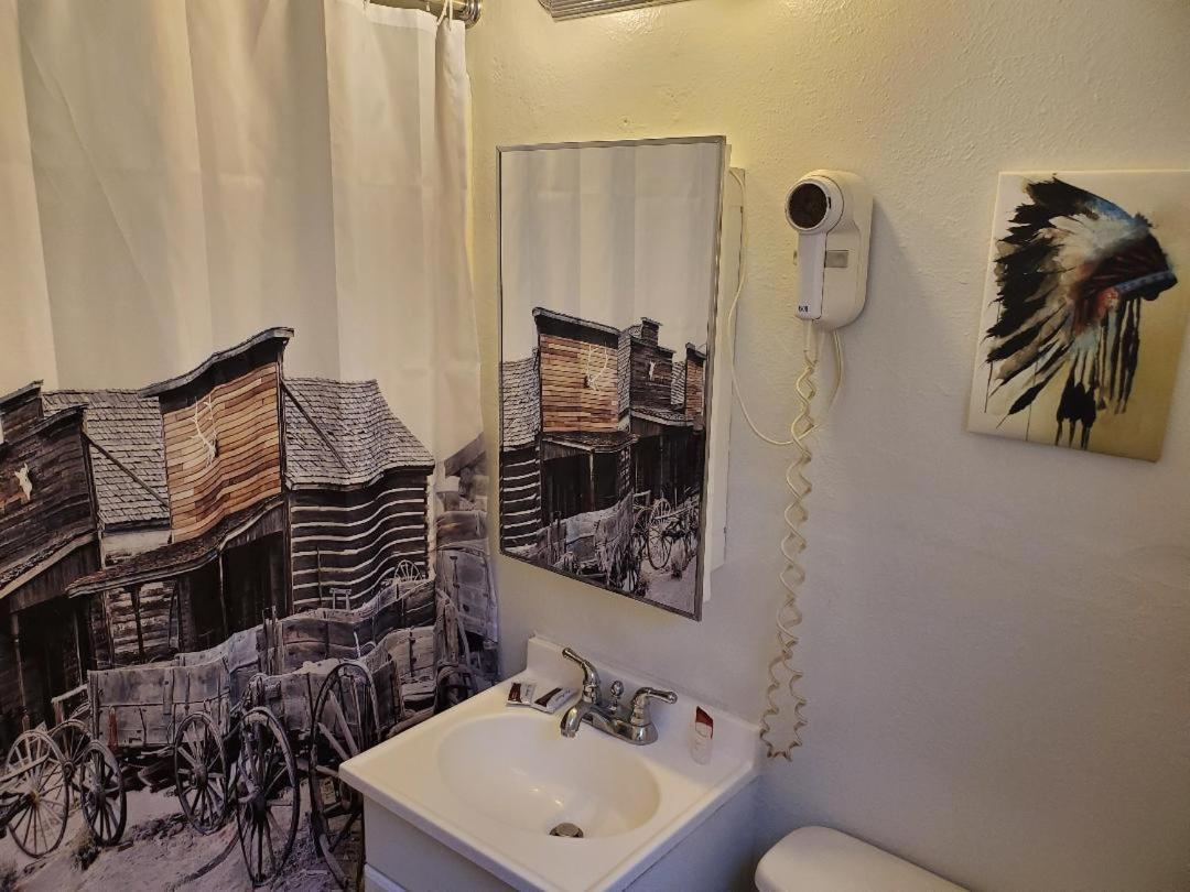 Brad's Desert Inn photo 39