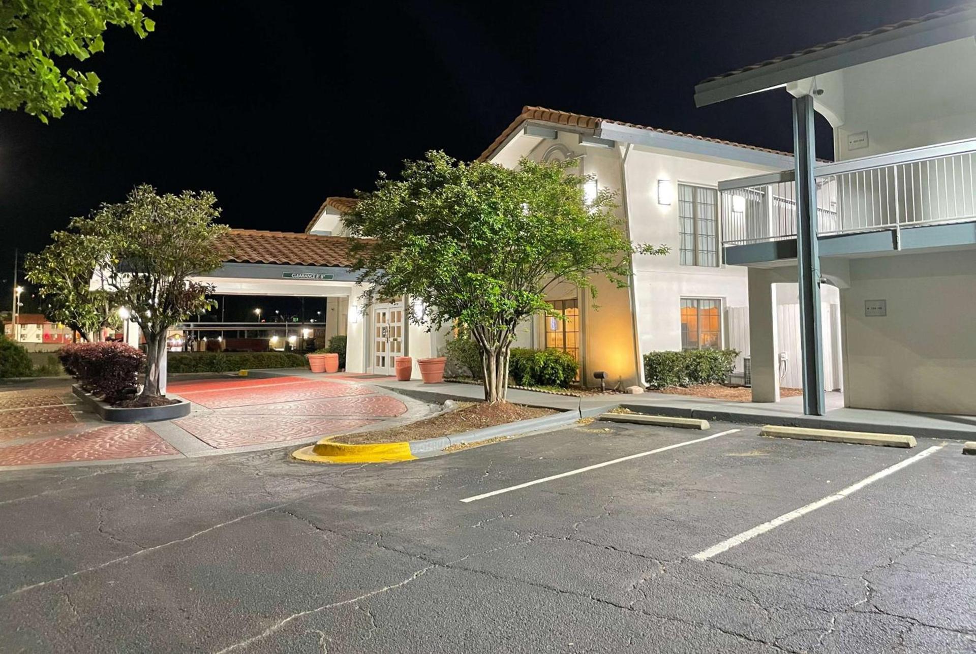 Travelodge by Wyndham Tuscaloosa — hotel in Tuscaloosa