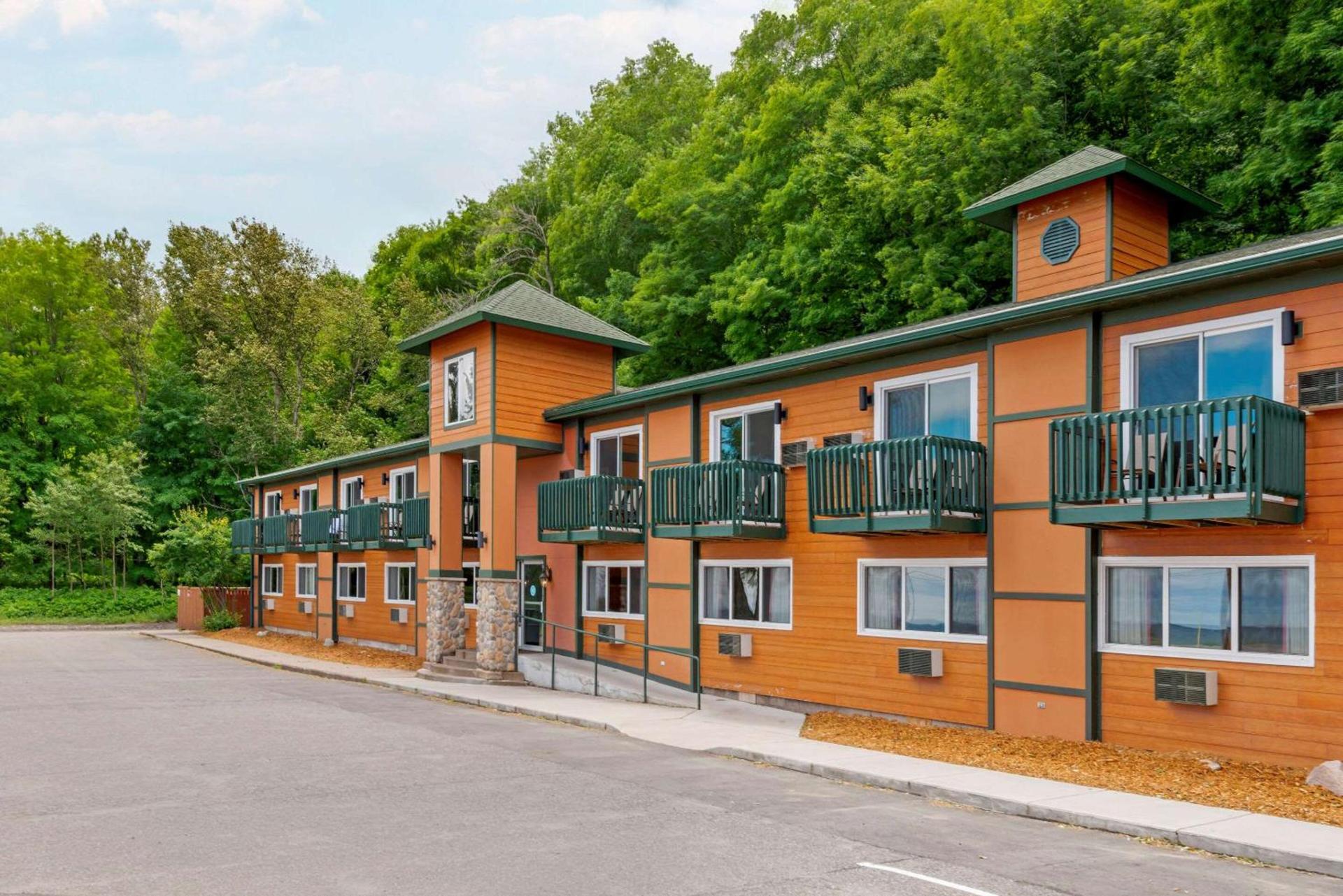 Econo Lodge Lakeview photo 3