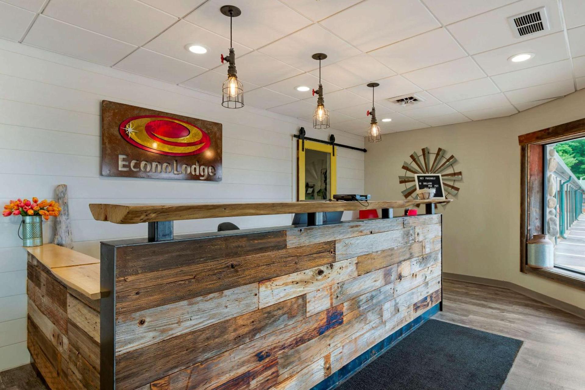 Econo Lodge Lakeview photo 6