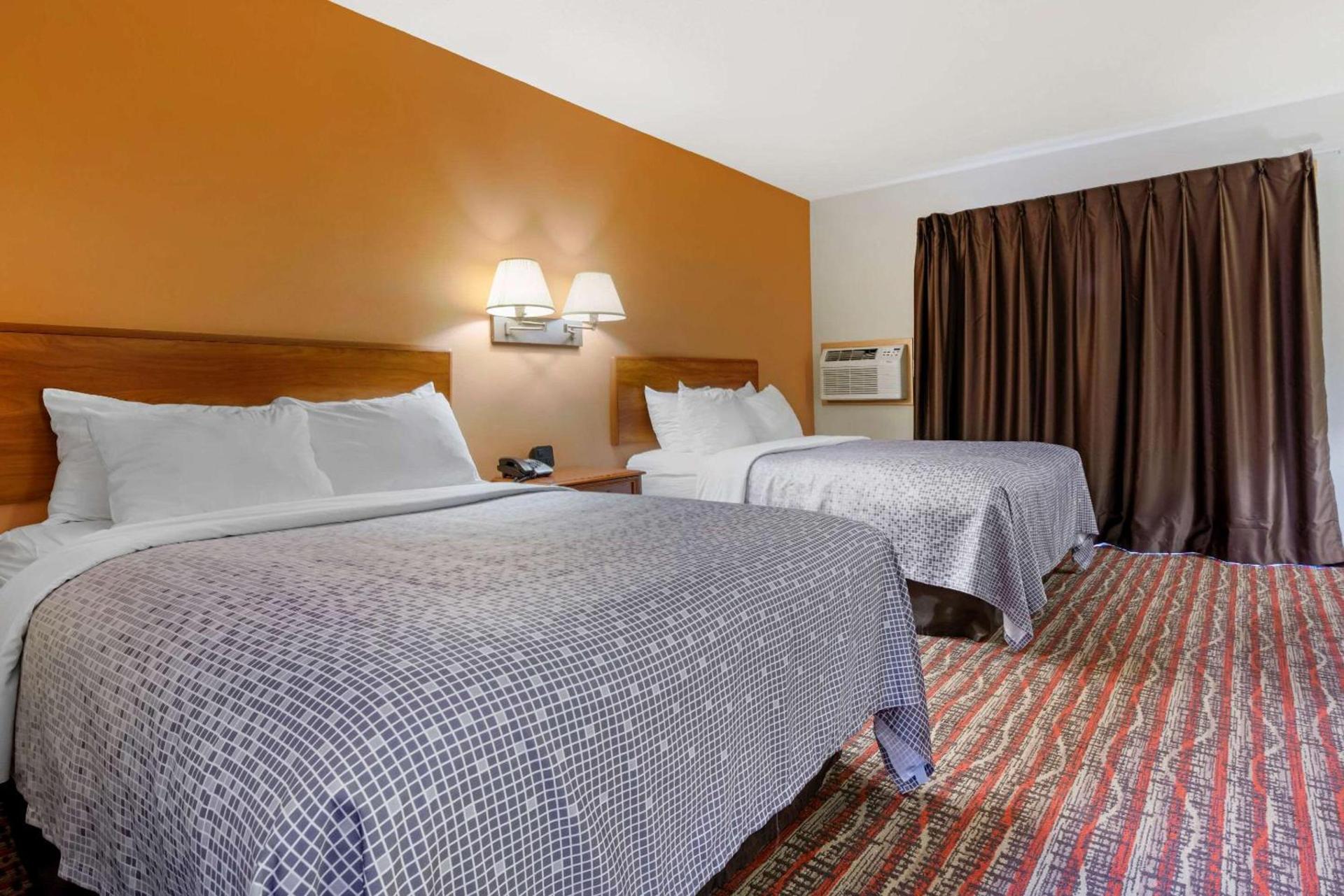 Econo Lodge Lakeview photo 12