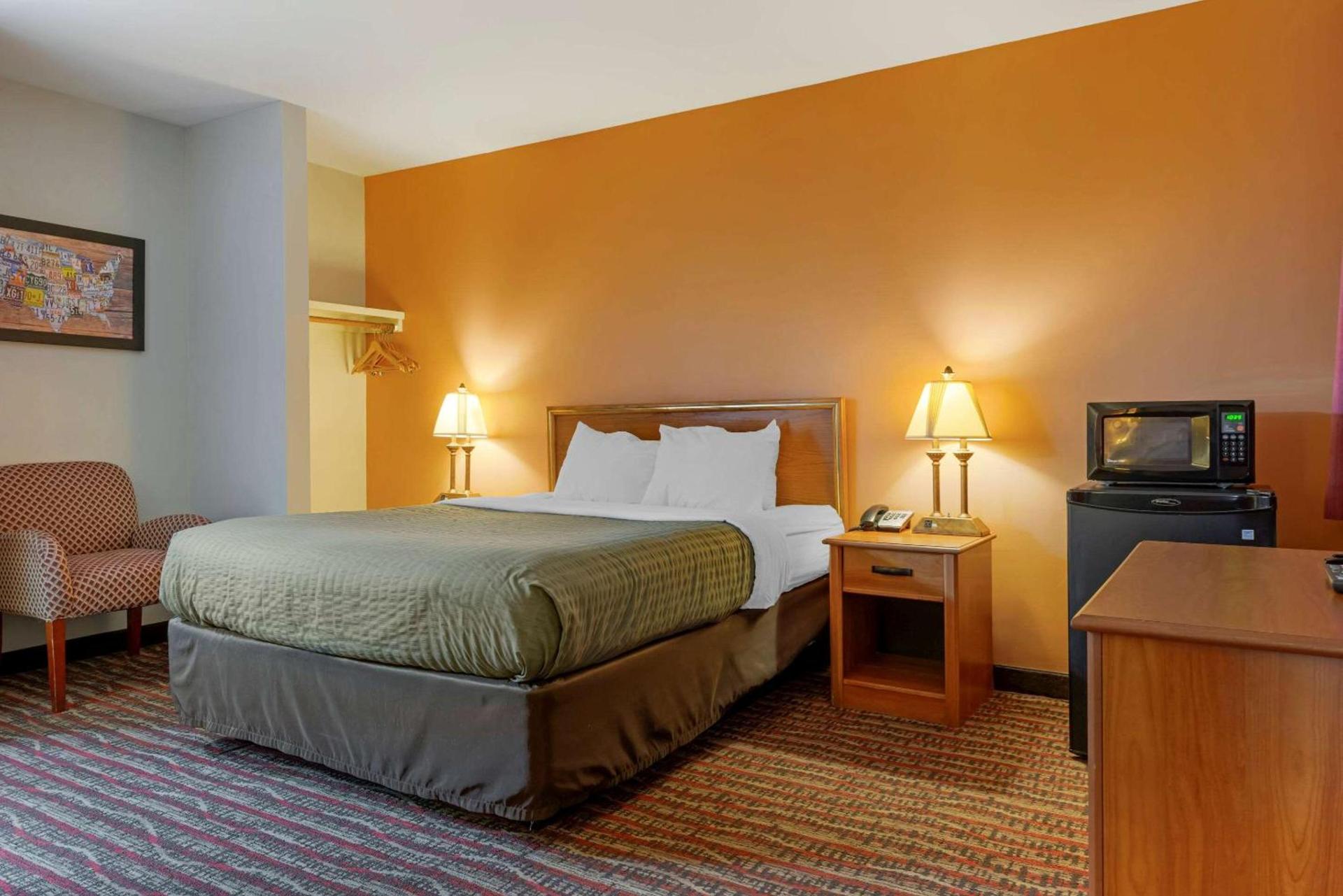 Econo Lodge Lakeview photo 20