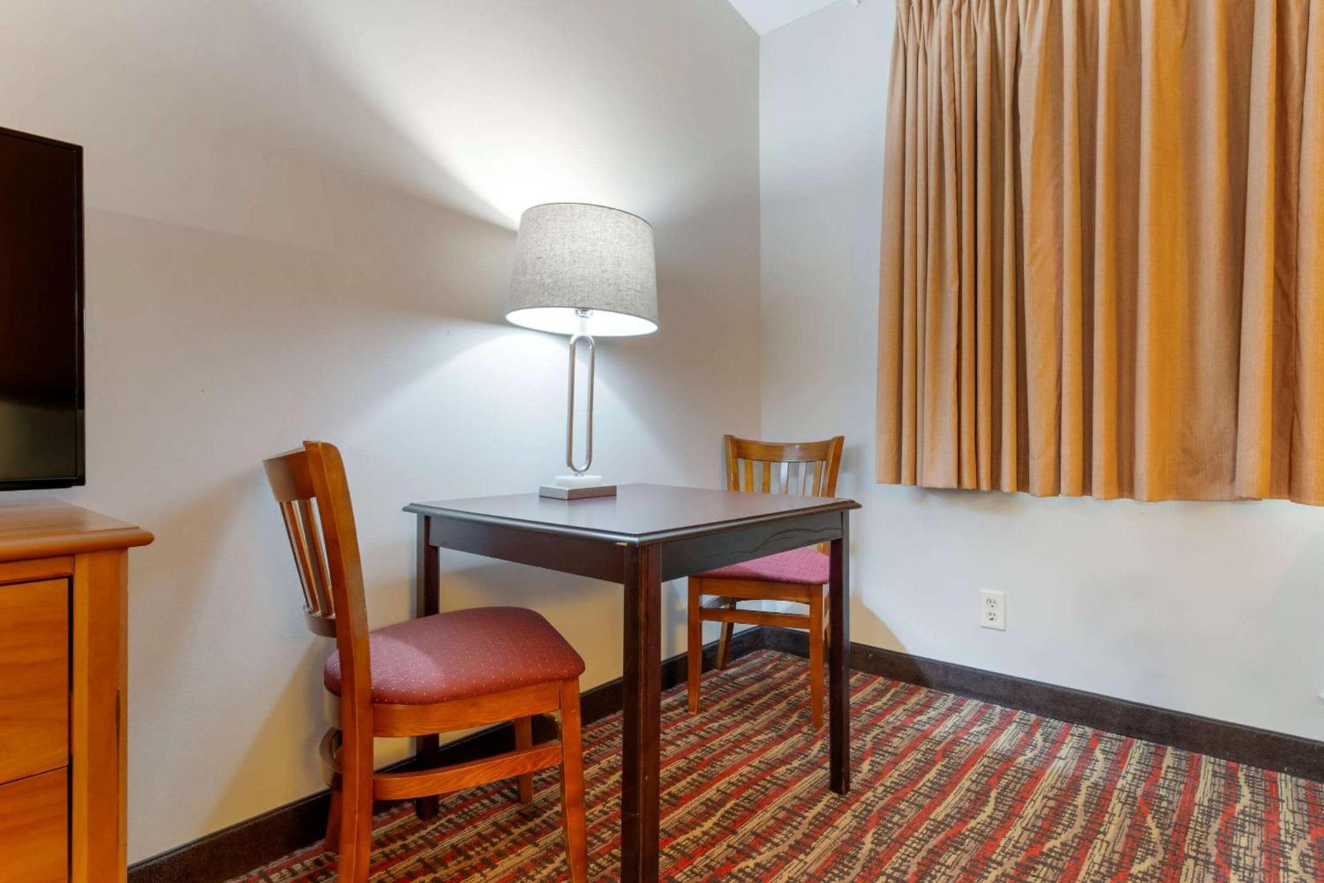 Econo Lodge Lakeview photo 28