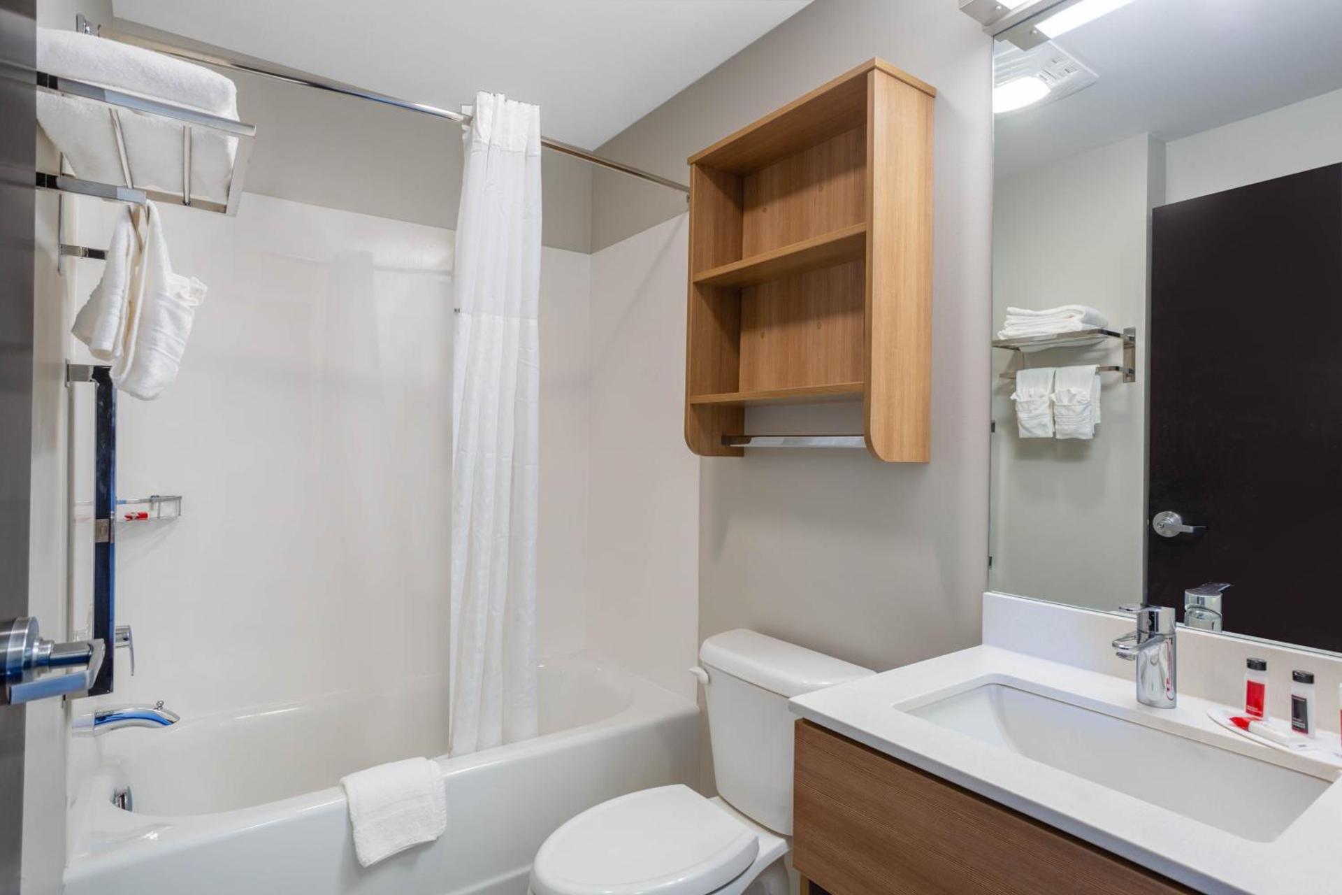 Microtel Inn Suites by Wyndham South Hill photo 20