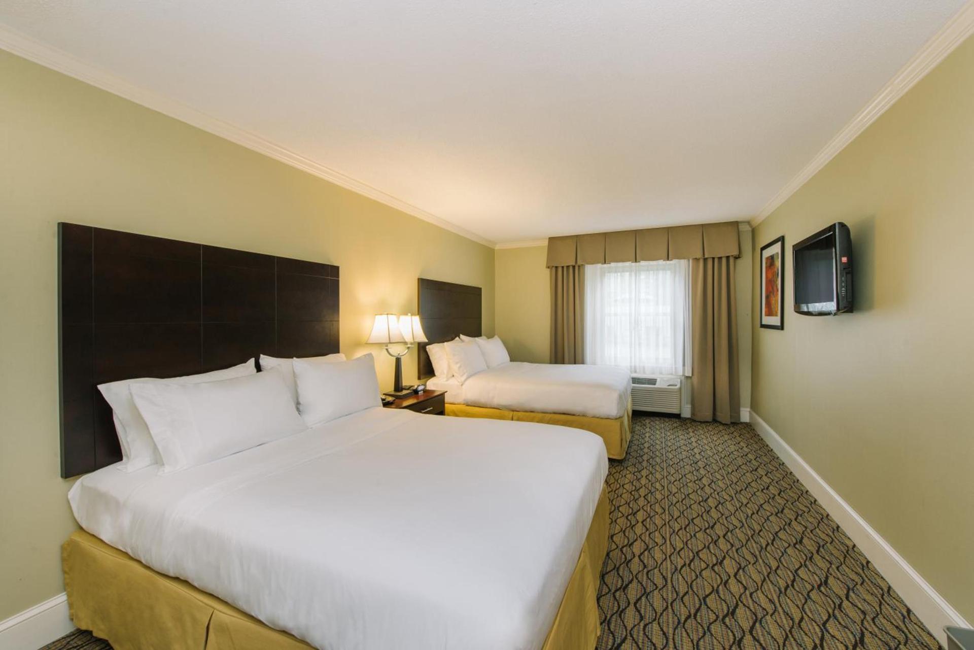 Holiday Inn Express and Suites Merrimack - Nashua by IHG photo 41