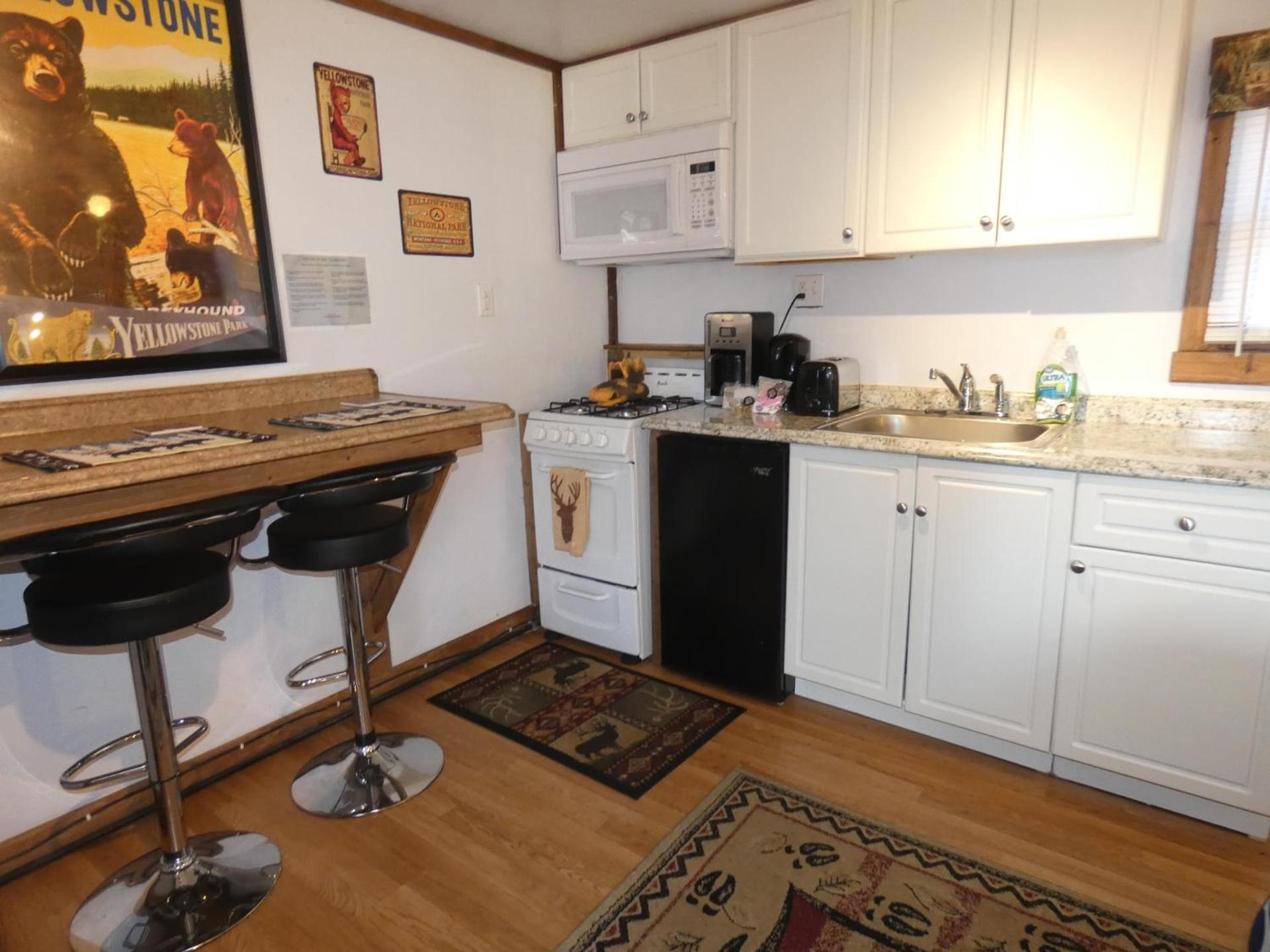 Yellowstone Motel - Adults Only - All rooms have kitchens photo 5