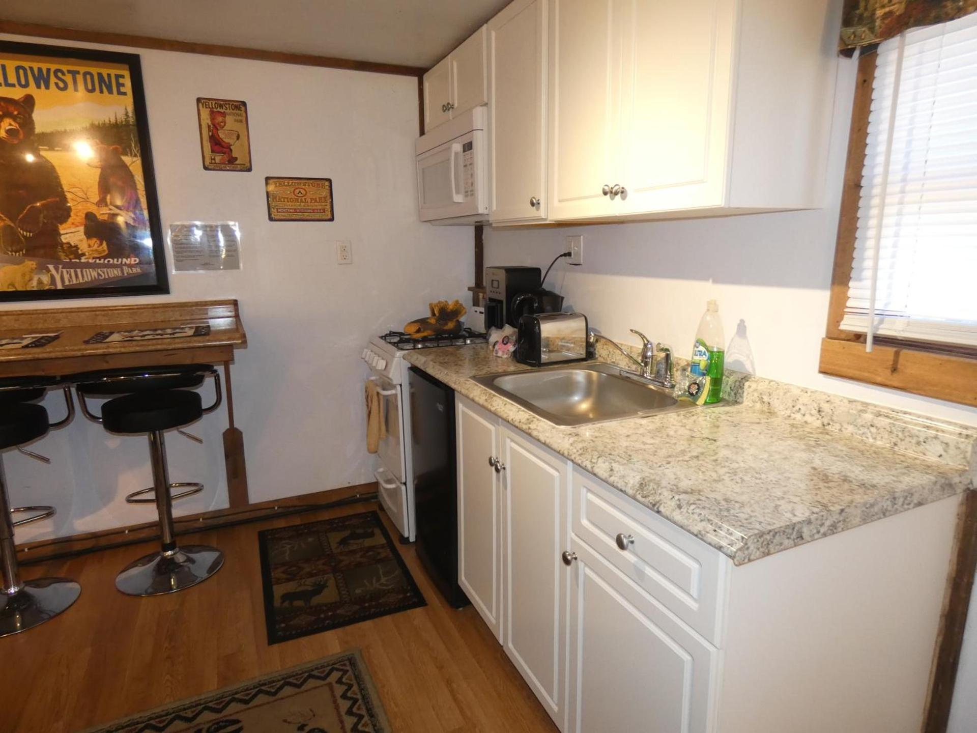 Yellowstone Motel - Adults Only - All rooms have kitchens photo 4