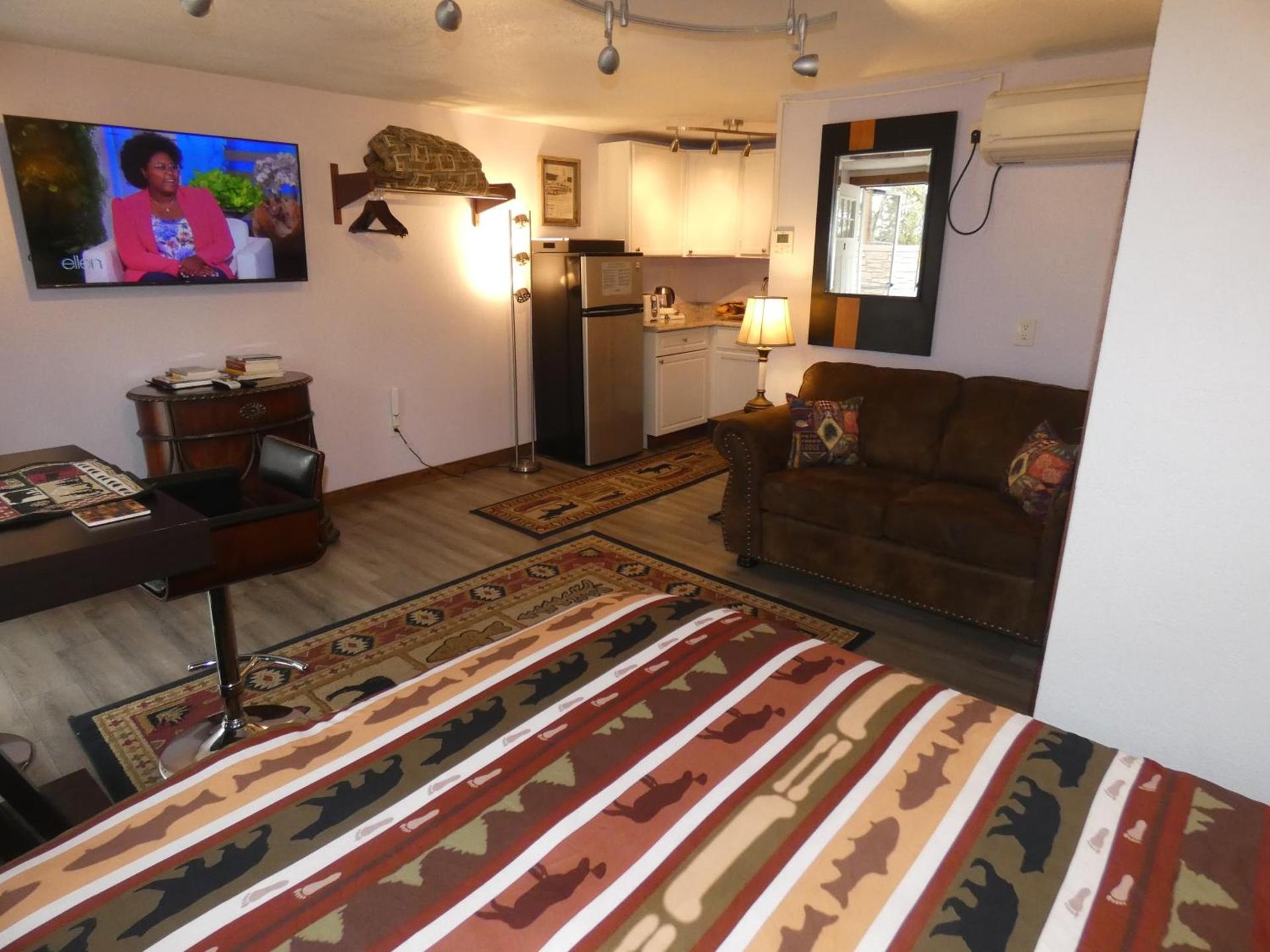 Yellowstone Motel - Adults Only - All rooms have kitchens photo 14