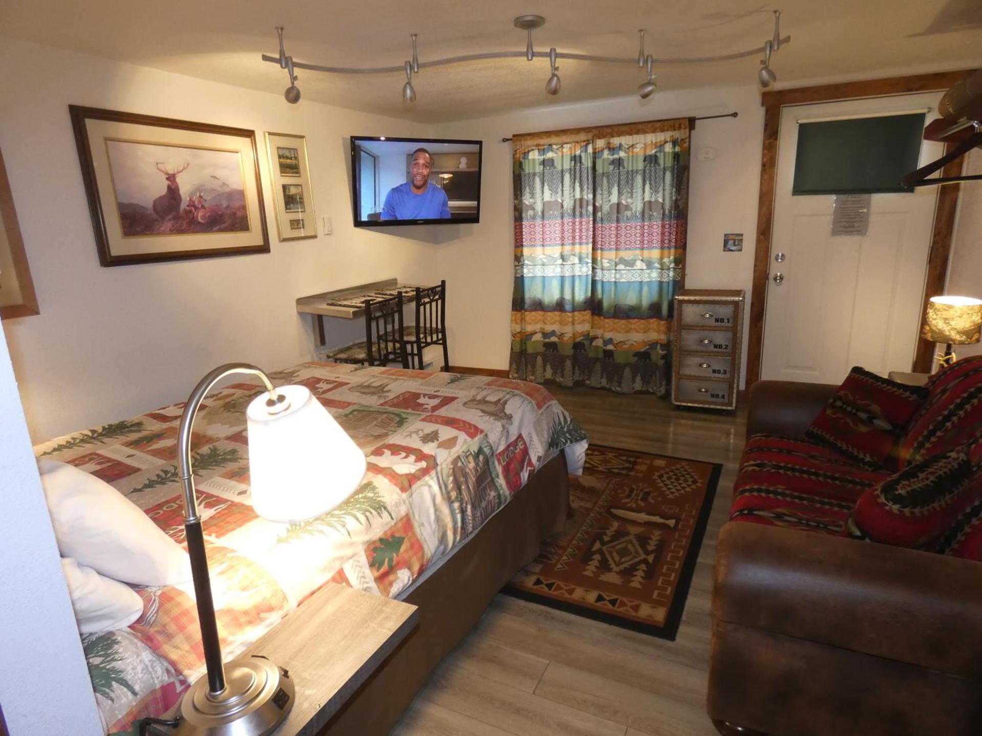 Yellowstone Motel - Adults Only - All rooms have kitchens photo 13