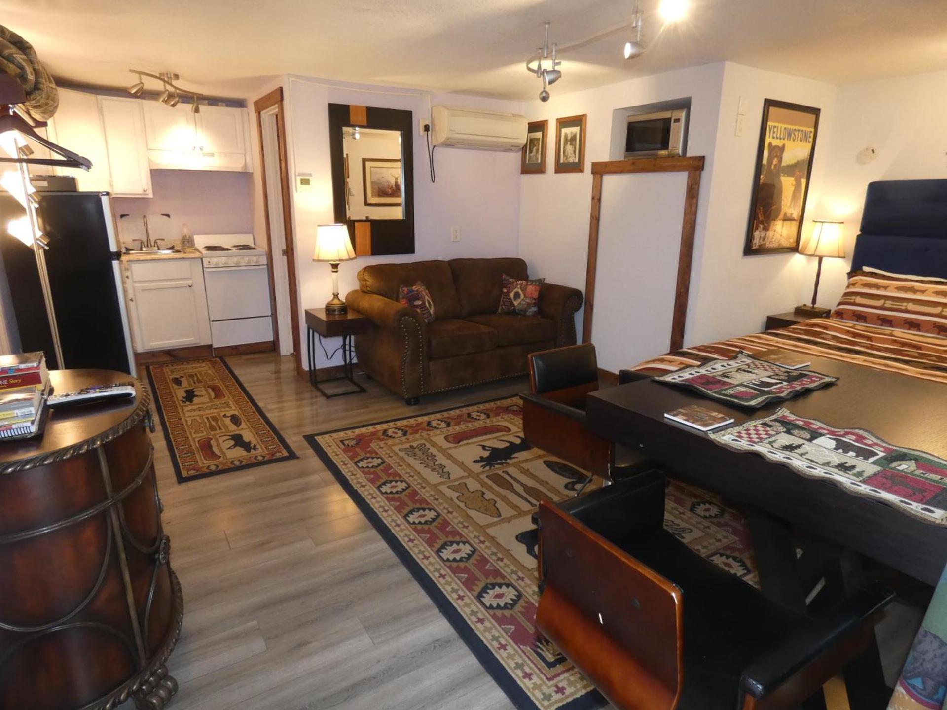 Yellowstone Motel - Adults Only - All rooms have kitchens photo 12