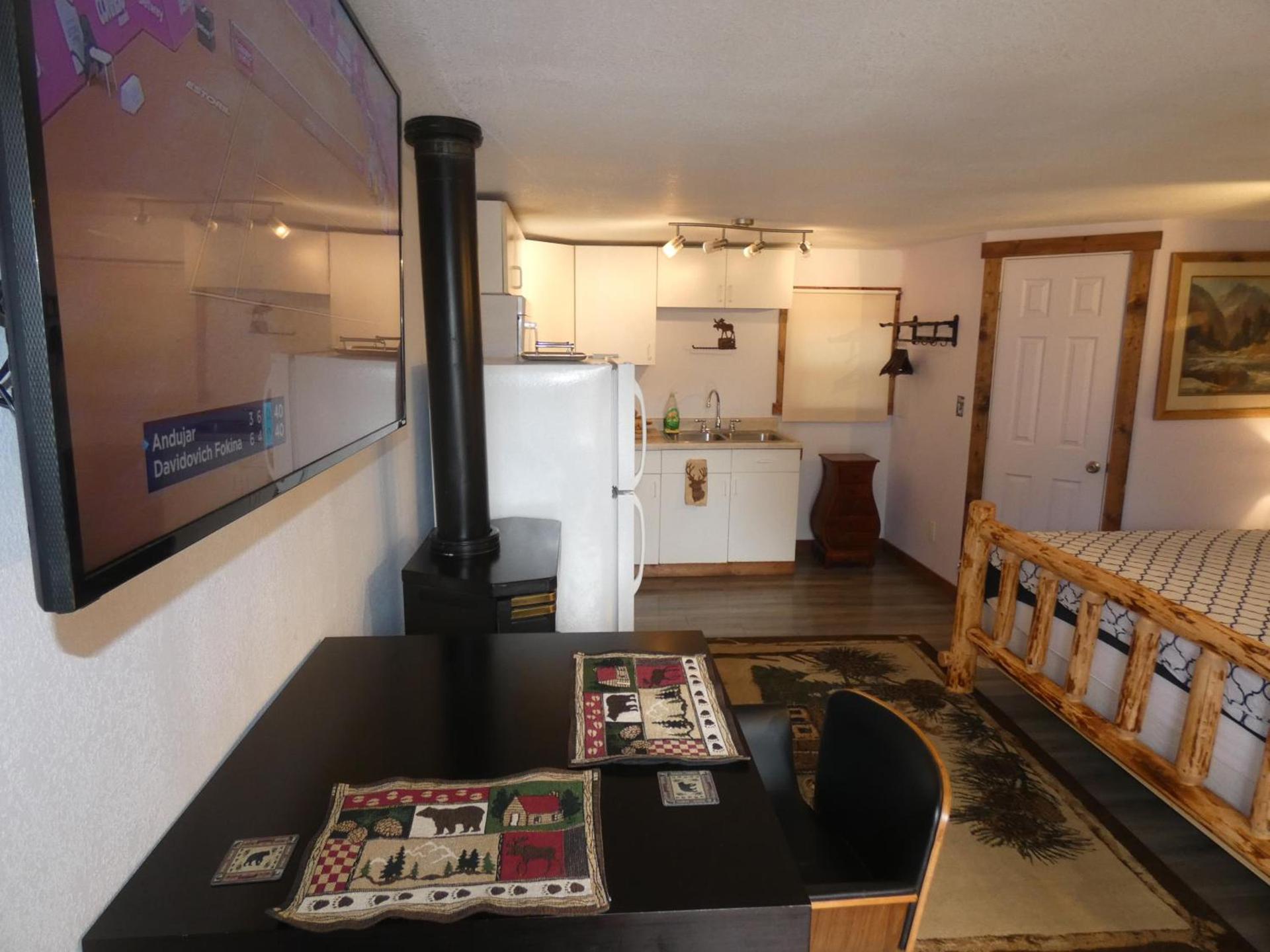 Yellowstone Motel - Adults Only - All rooms have kitchens photo 15