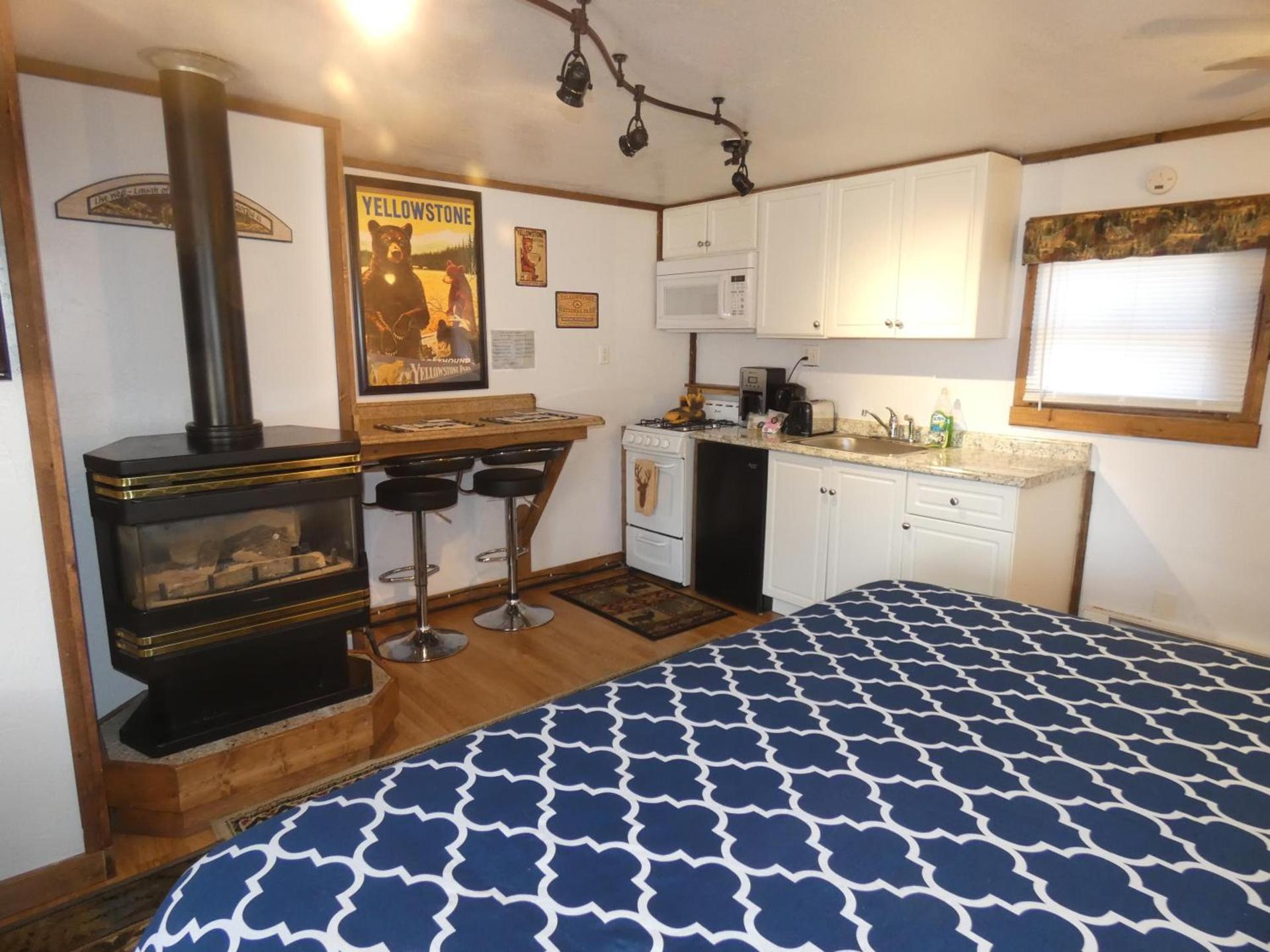 Yellowstone Motel - Adults Only - All rooms have kitchens photo 17