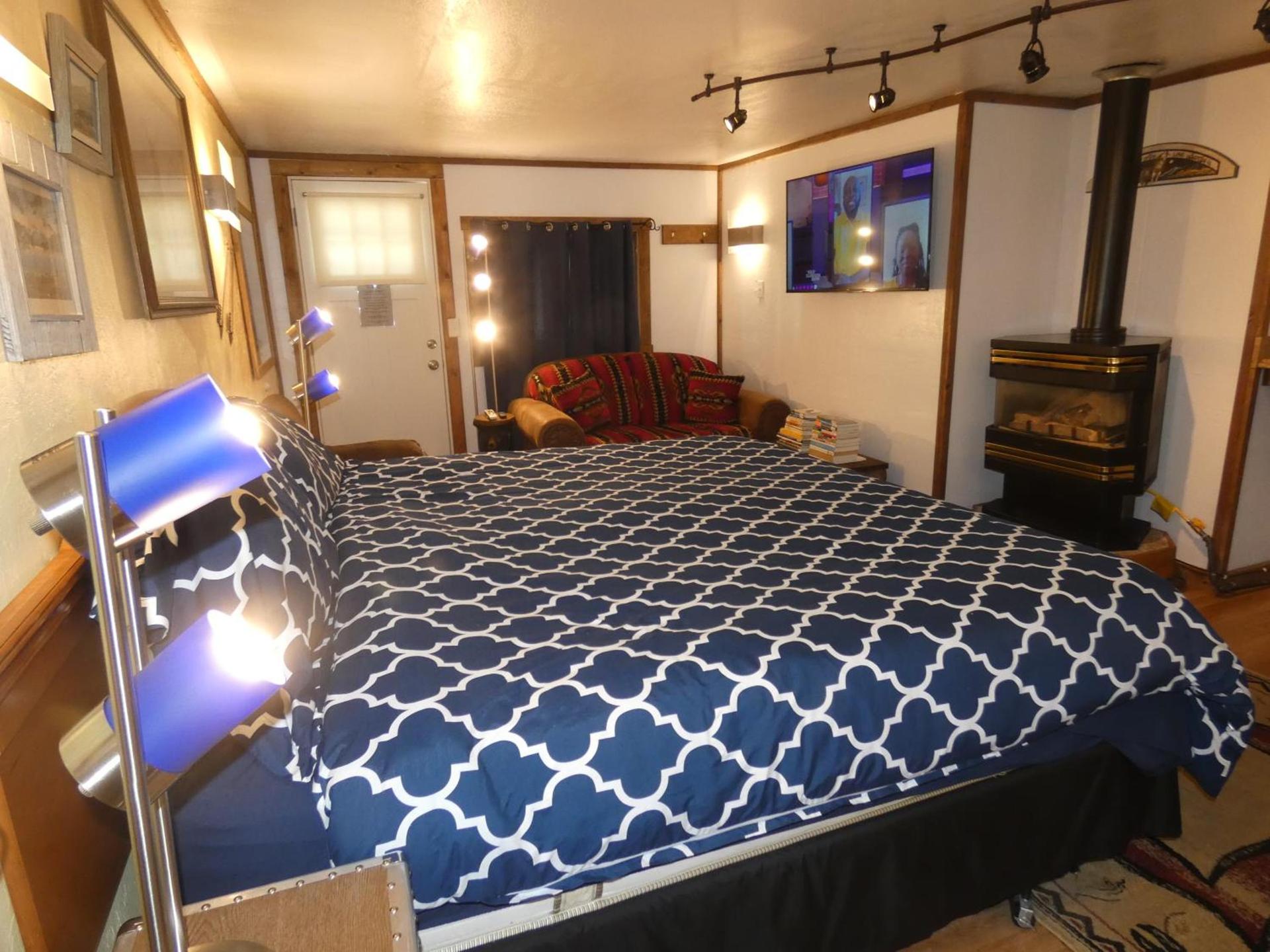Yellowstone Motel - Adults Only - All rooms have kitchens photo 16