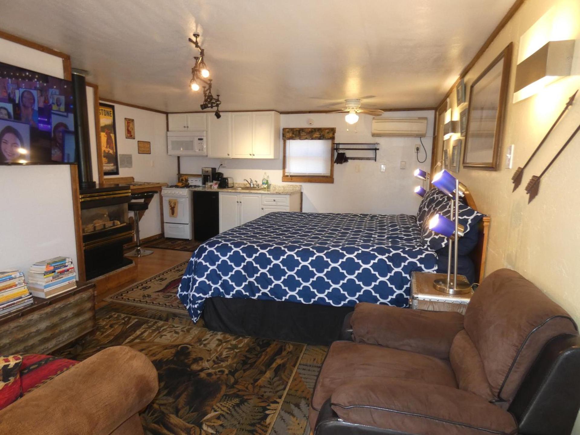 Yellowstone Motel - Adults Only - All rooms have kitchens photo 20
