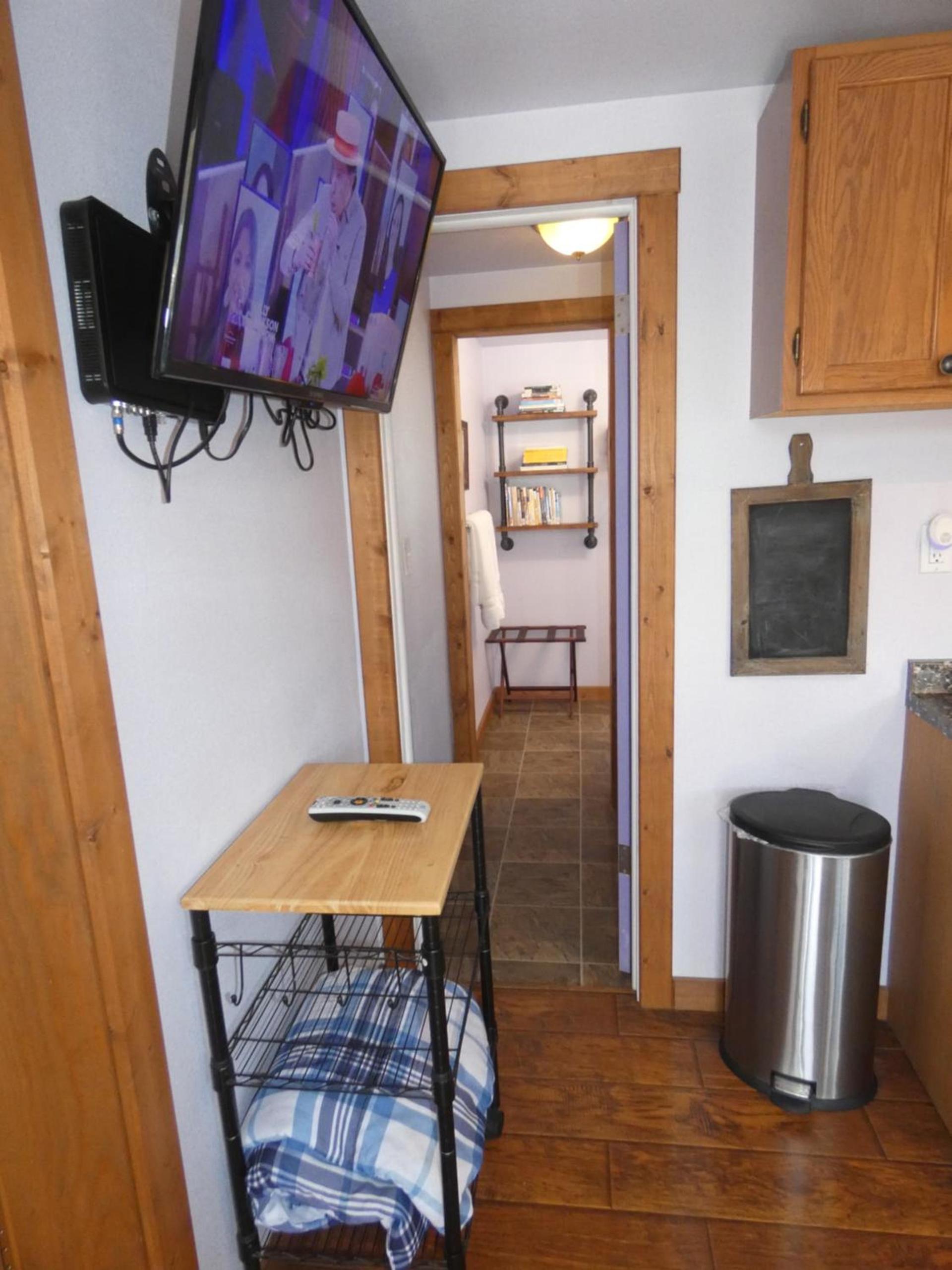 Yellowstone Motel - Adults Only - All rooms have kitchens photo 18