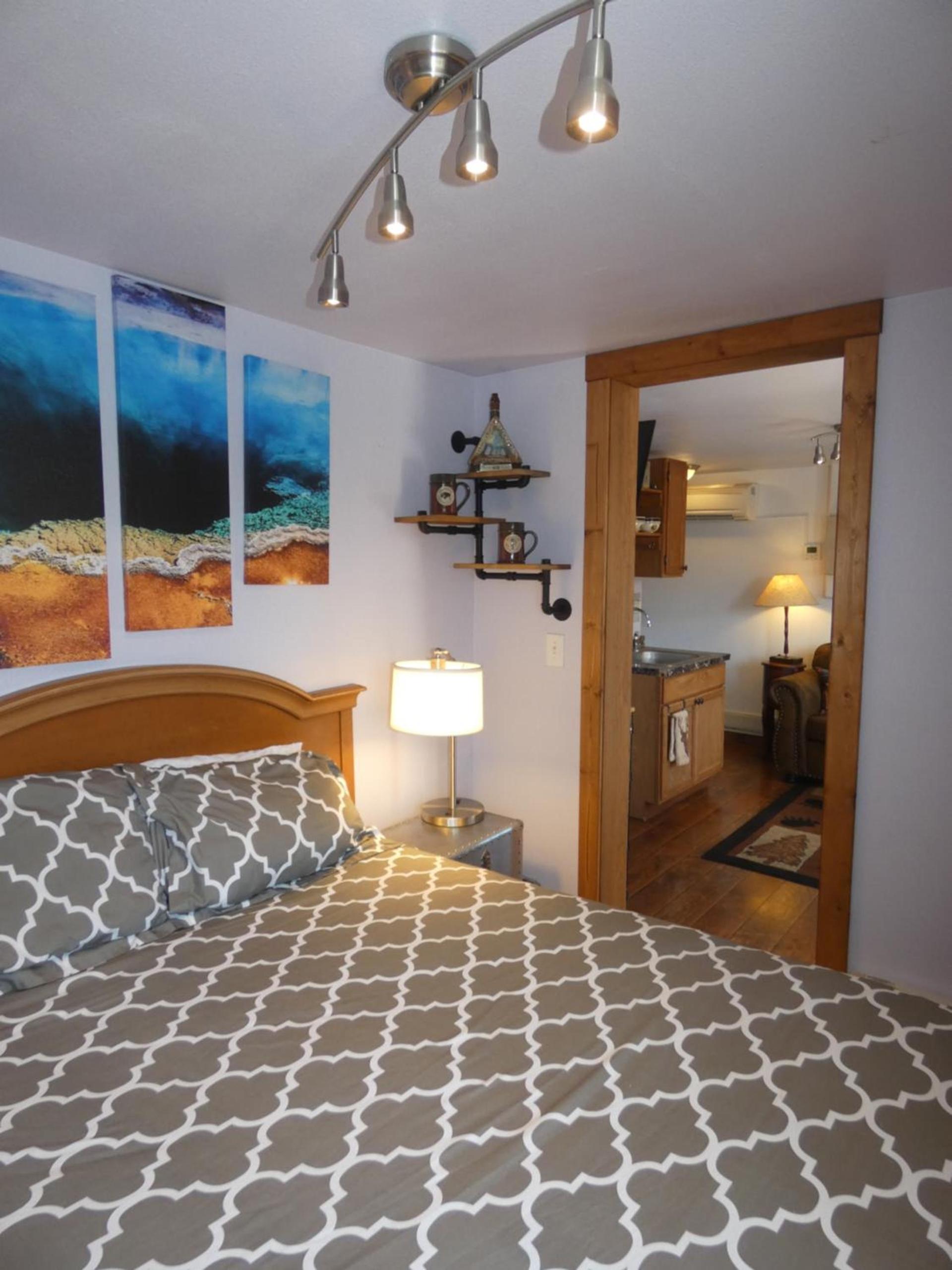 Yellowstone Motel - Adults Only - All rooms have kitchens photo 22