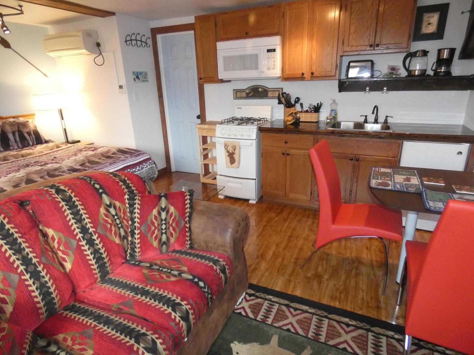 Yellowstone Motel - Adults Only - All rooms have kitchens photo 57