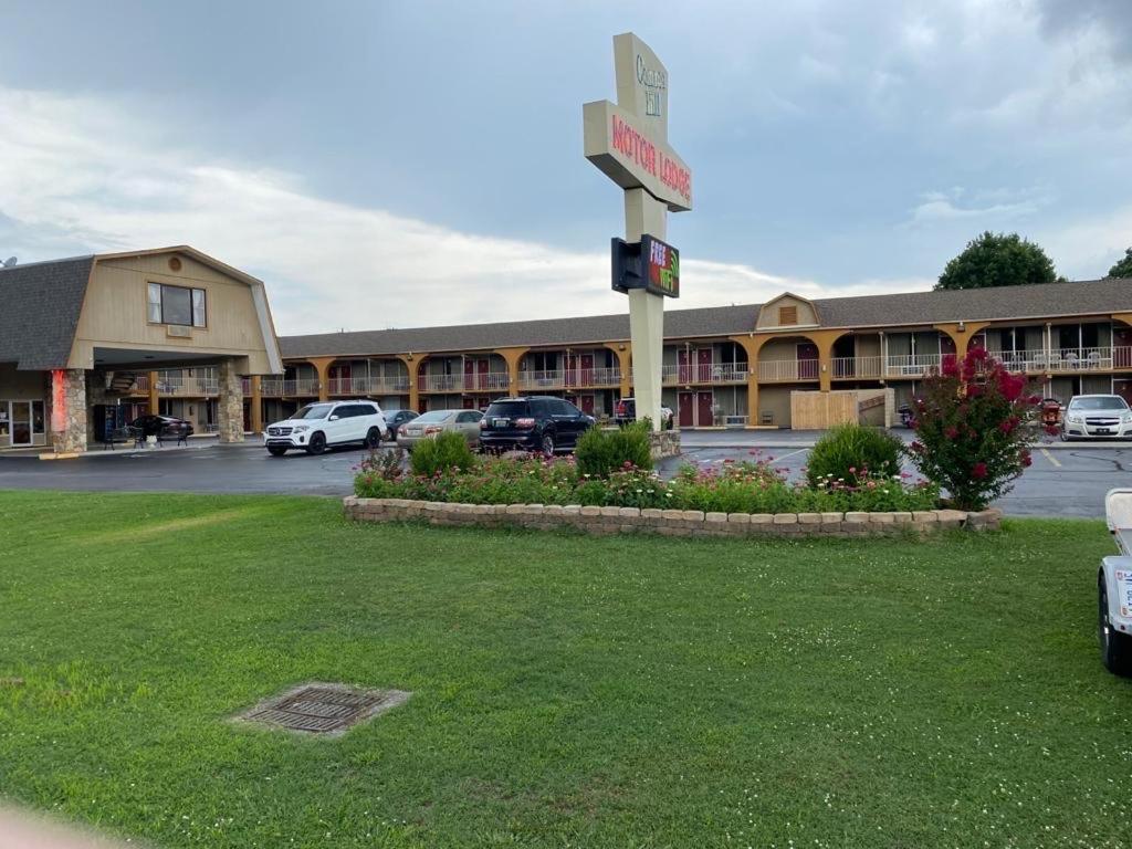 Conner Hill Motor Lodge photo 1