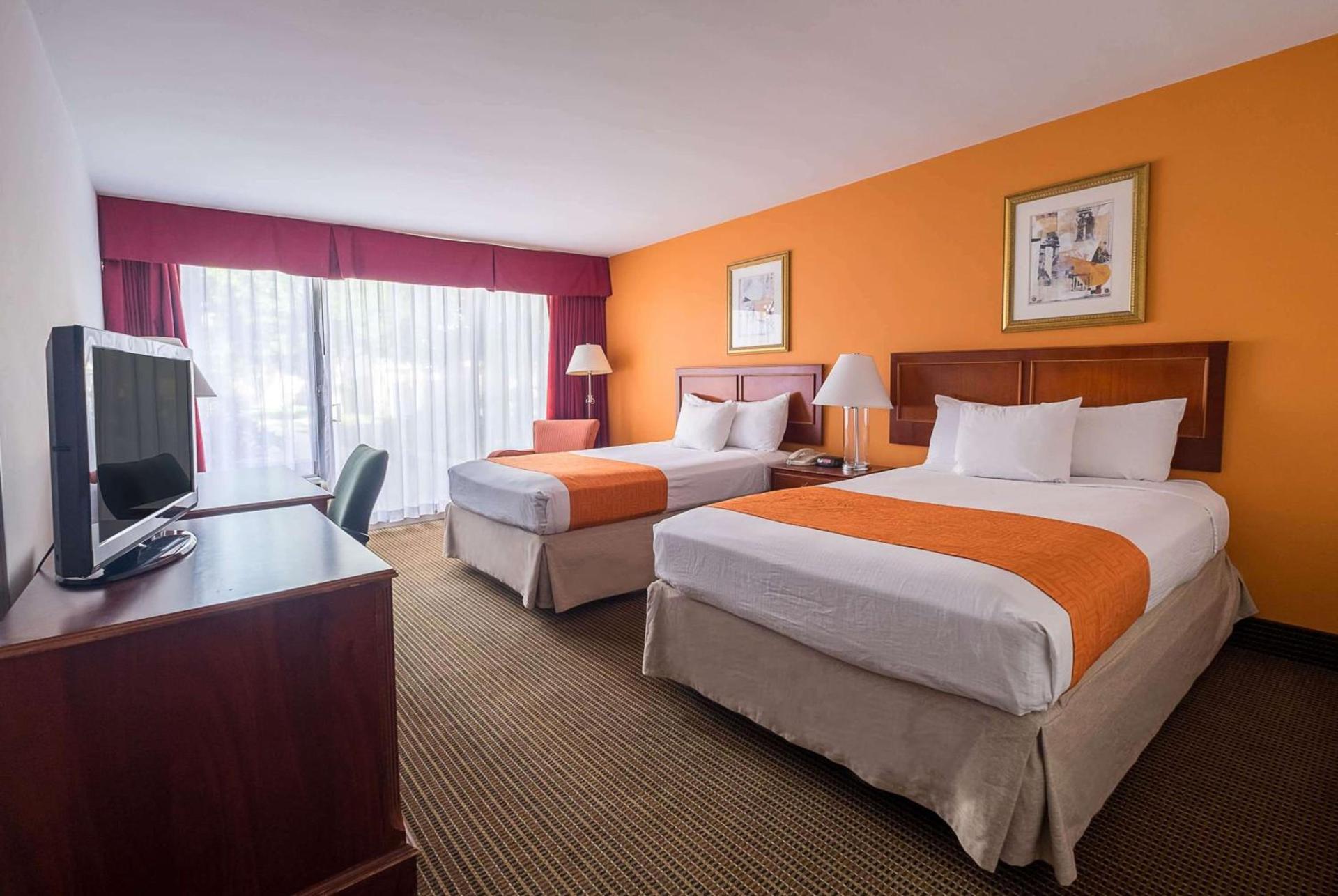 Howard Johnson by Wyndham Fullerton/Anaheim Conference Cntr photo 6