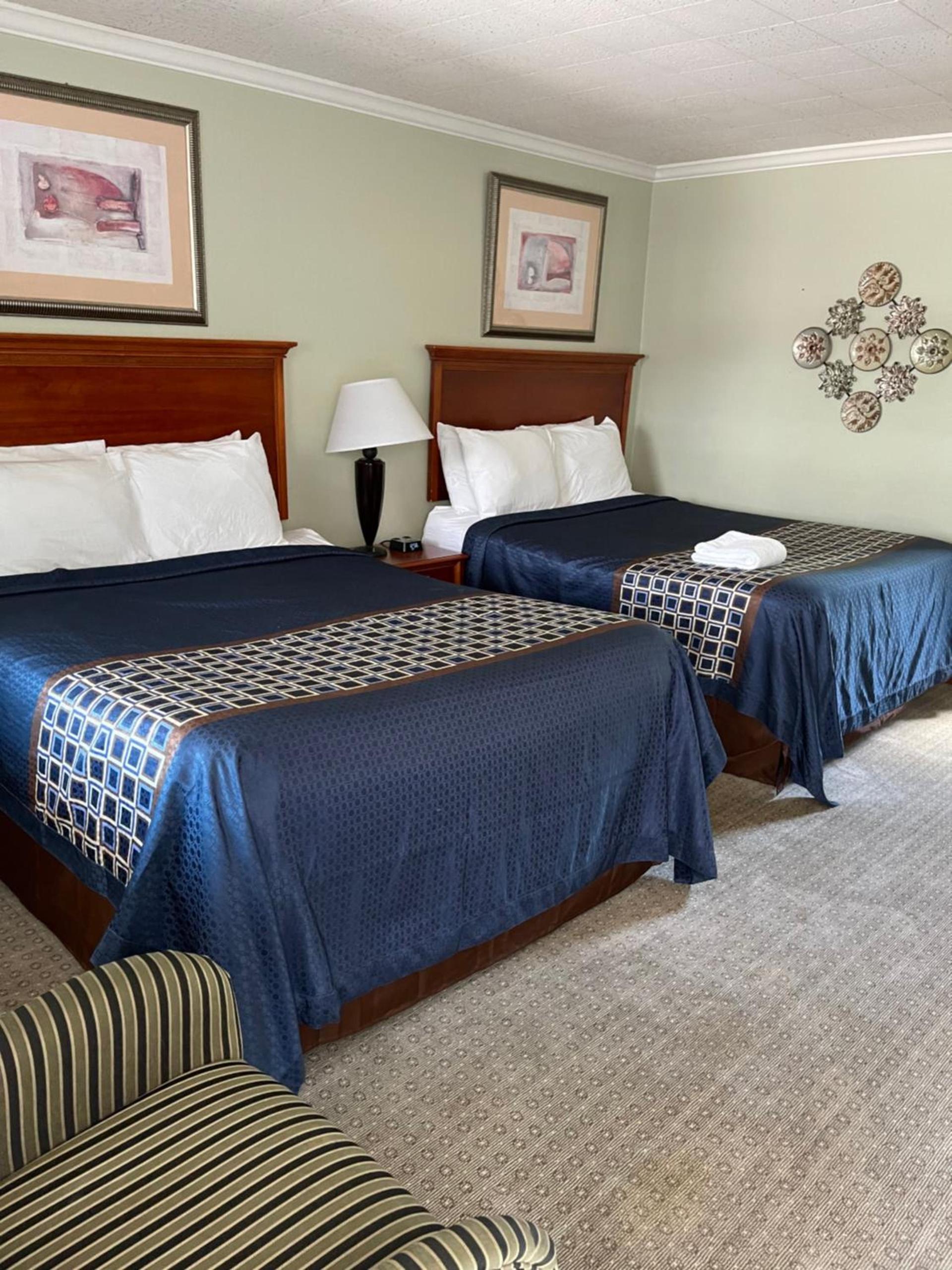 Colonial Motel photo 30