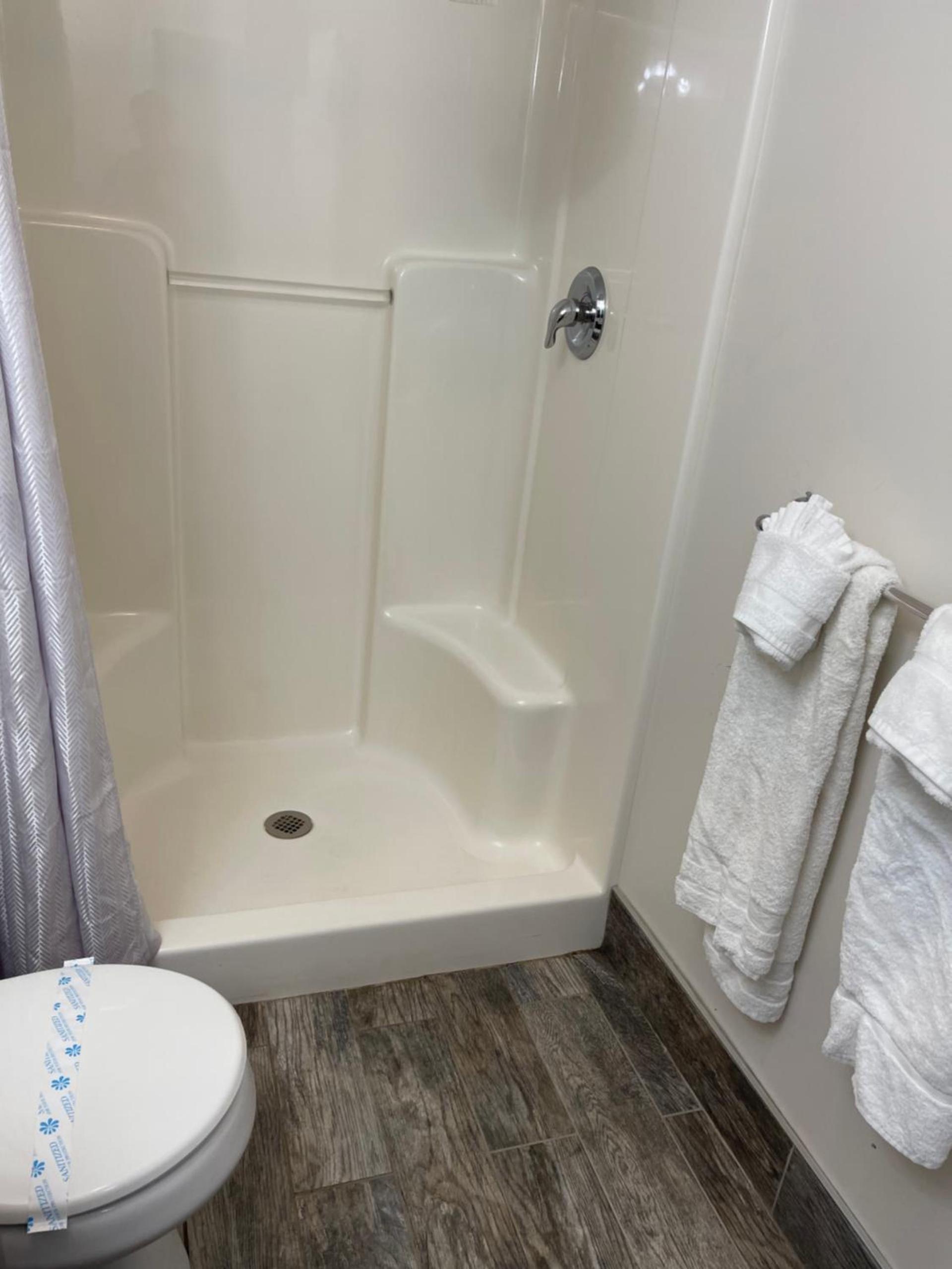 Colonial Motel photo 37