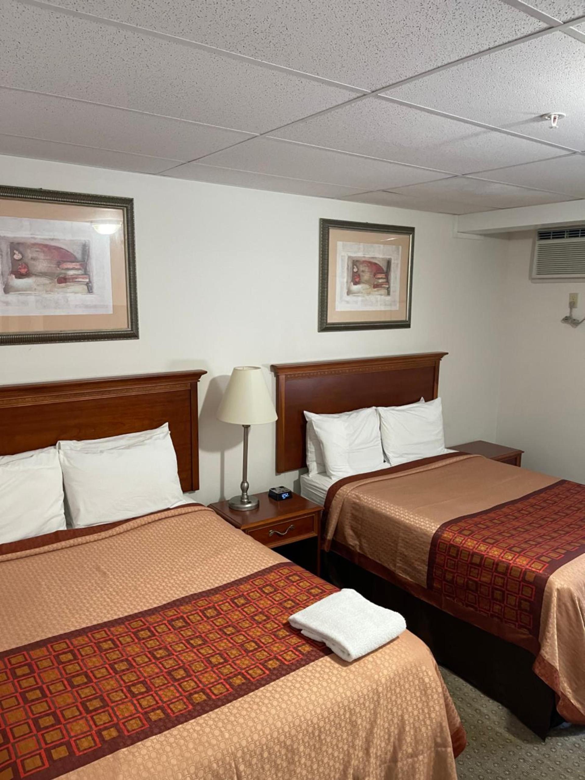 Colonial Motel photo 35