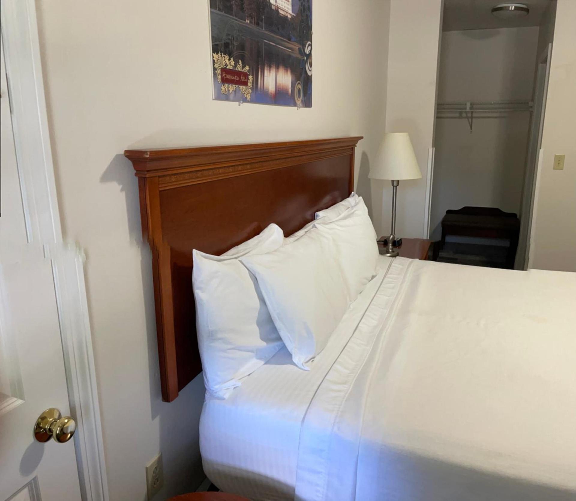 Colonial Motel photo 41