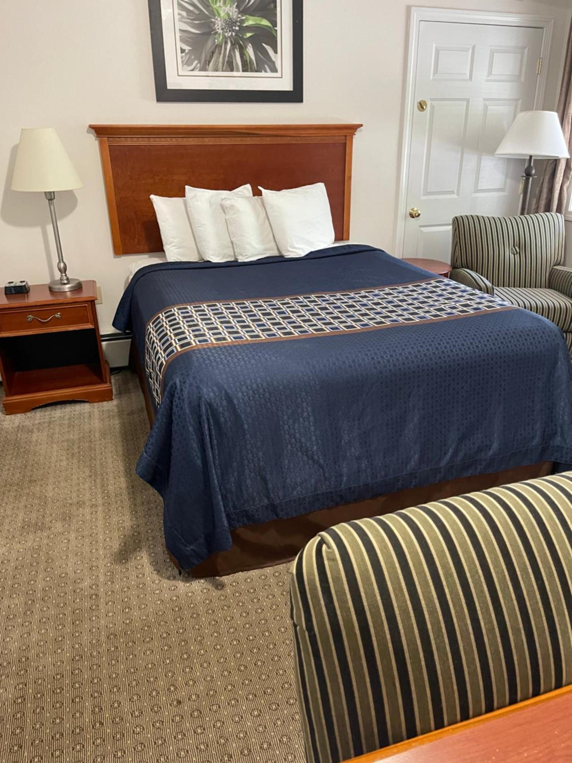 Colonial Motel photo 42