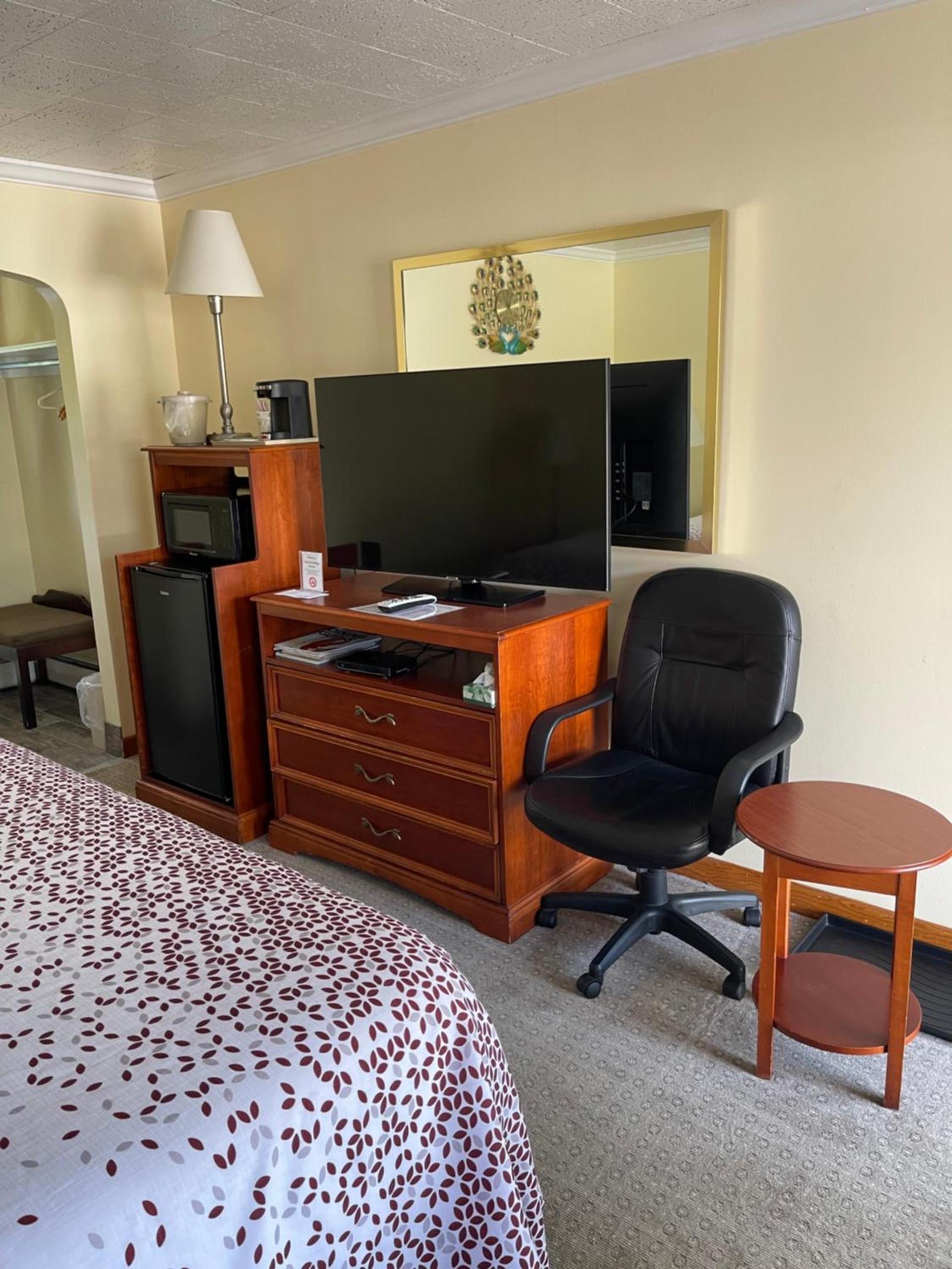Colonial Motel photo 4