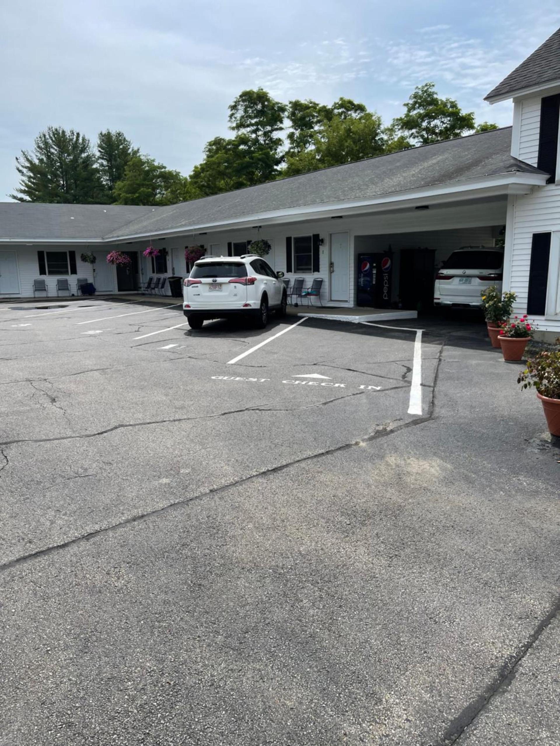 Colonial Motel photo 50