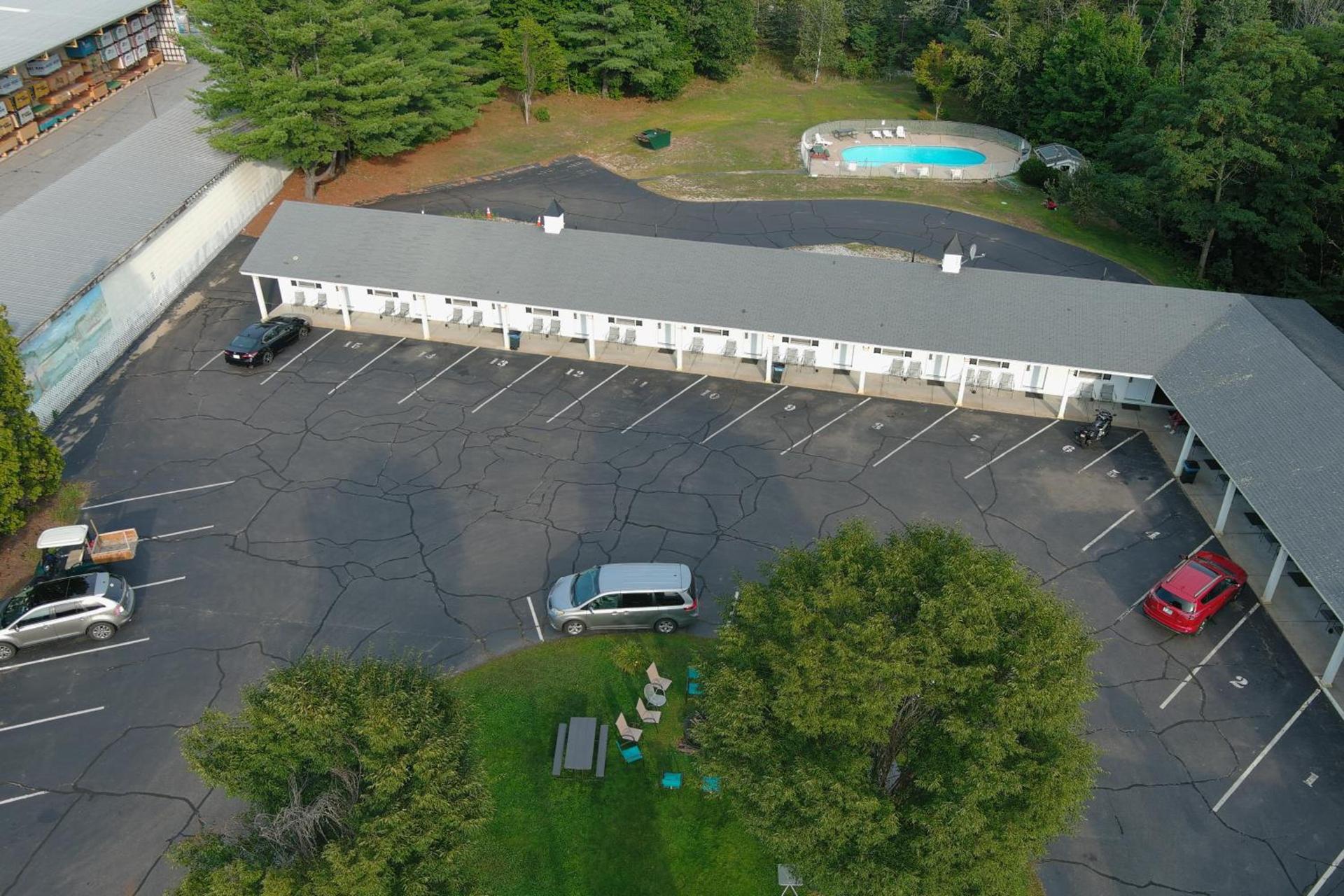 Colonial Motel photo 80