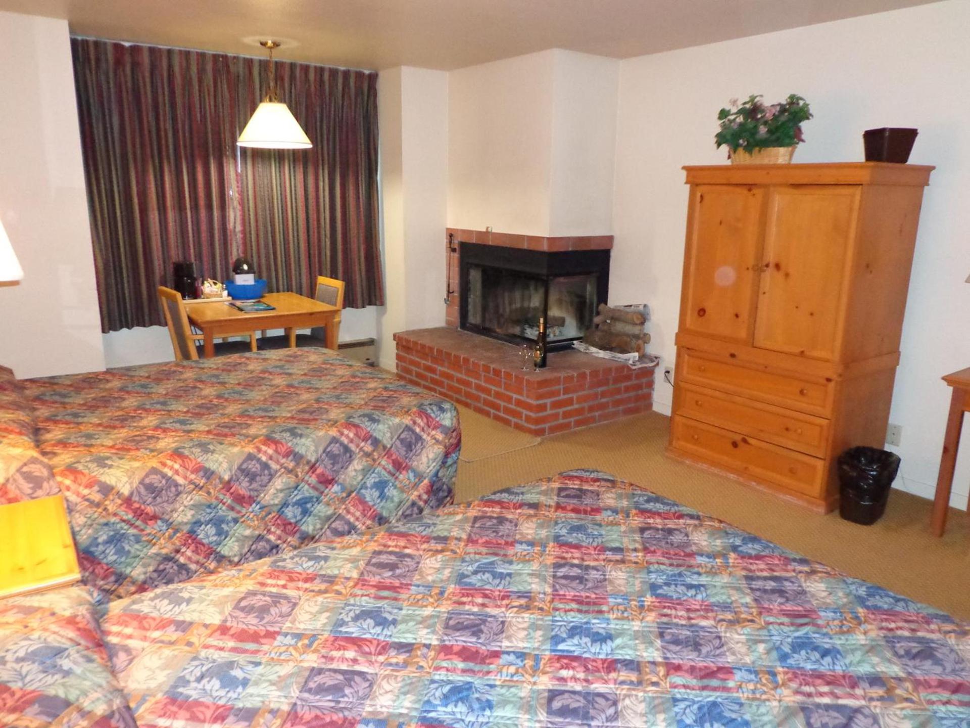Pacific Gardens Inn photo 42