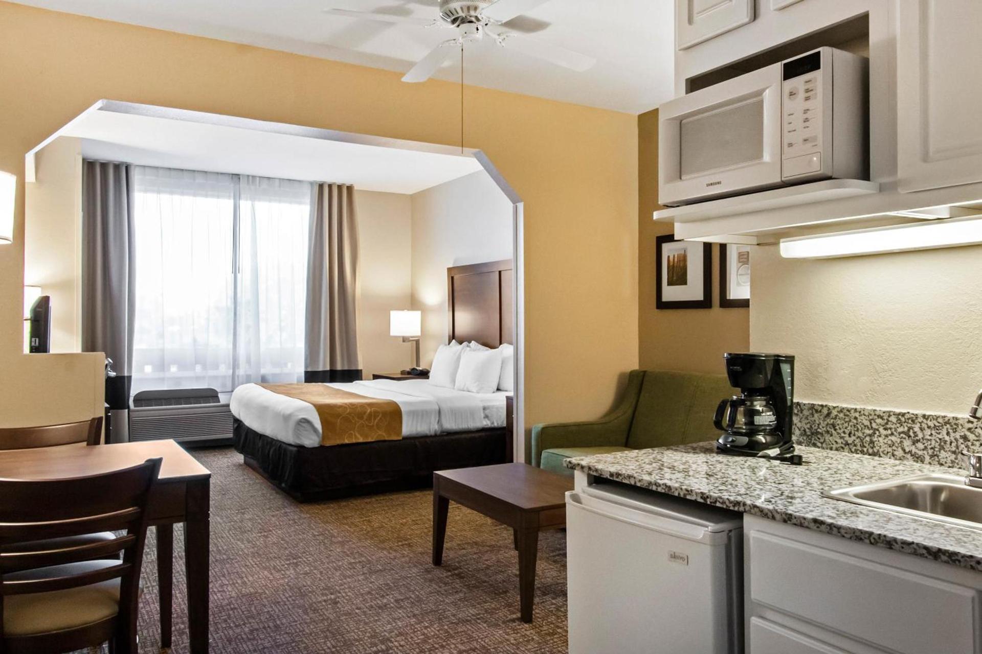 Comfort Suites Maingate East photo 30