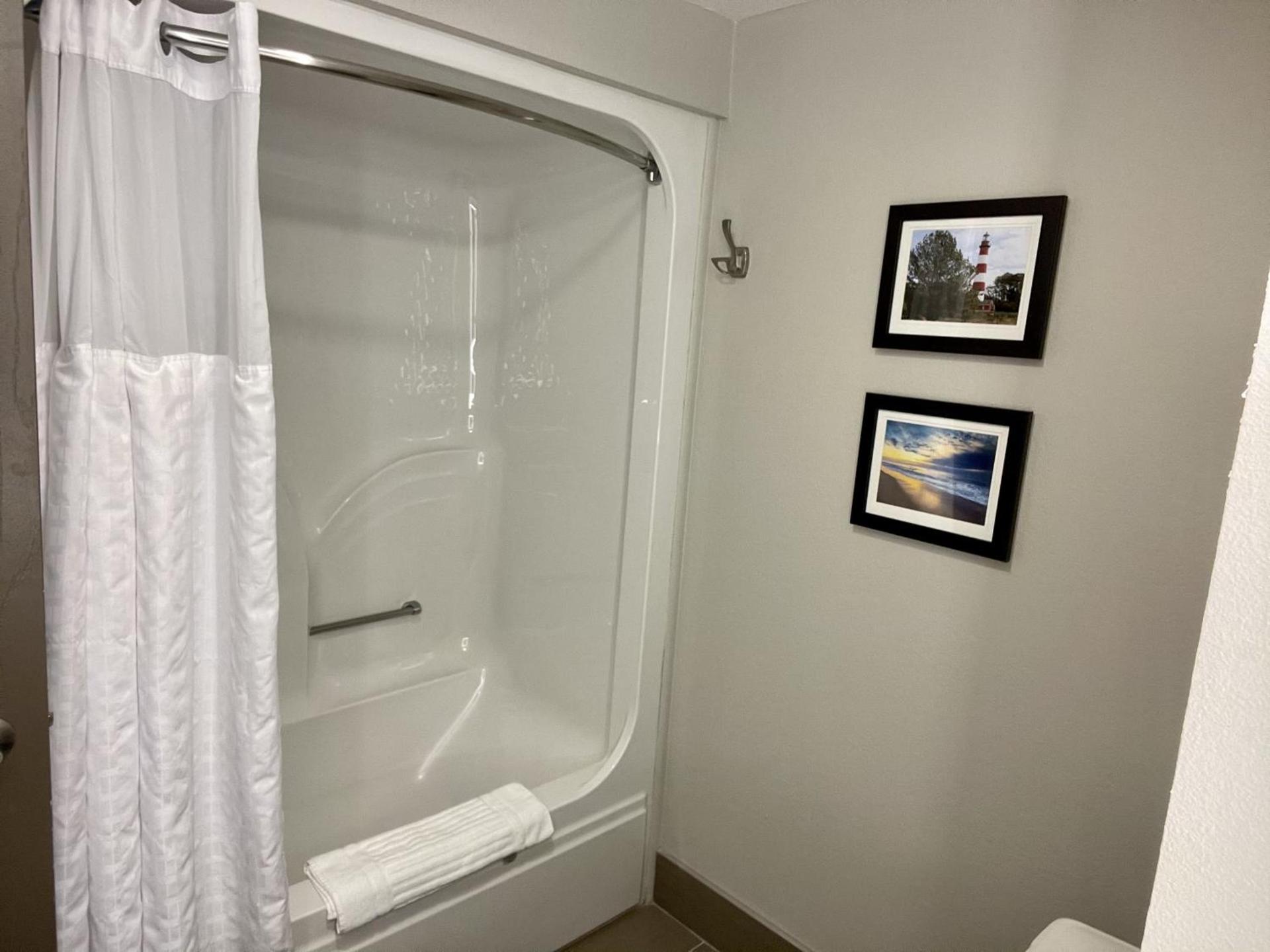 Comfort Suites Chincoteague Island Bayfront Resort photo 49