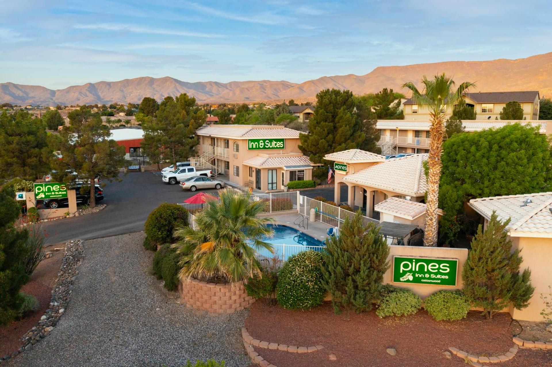 Pines Inn & Suites photo 2