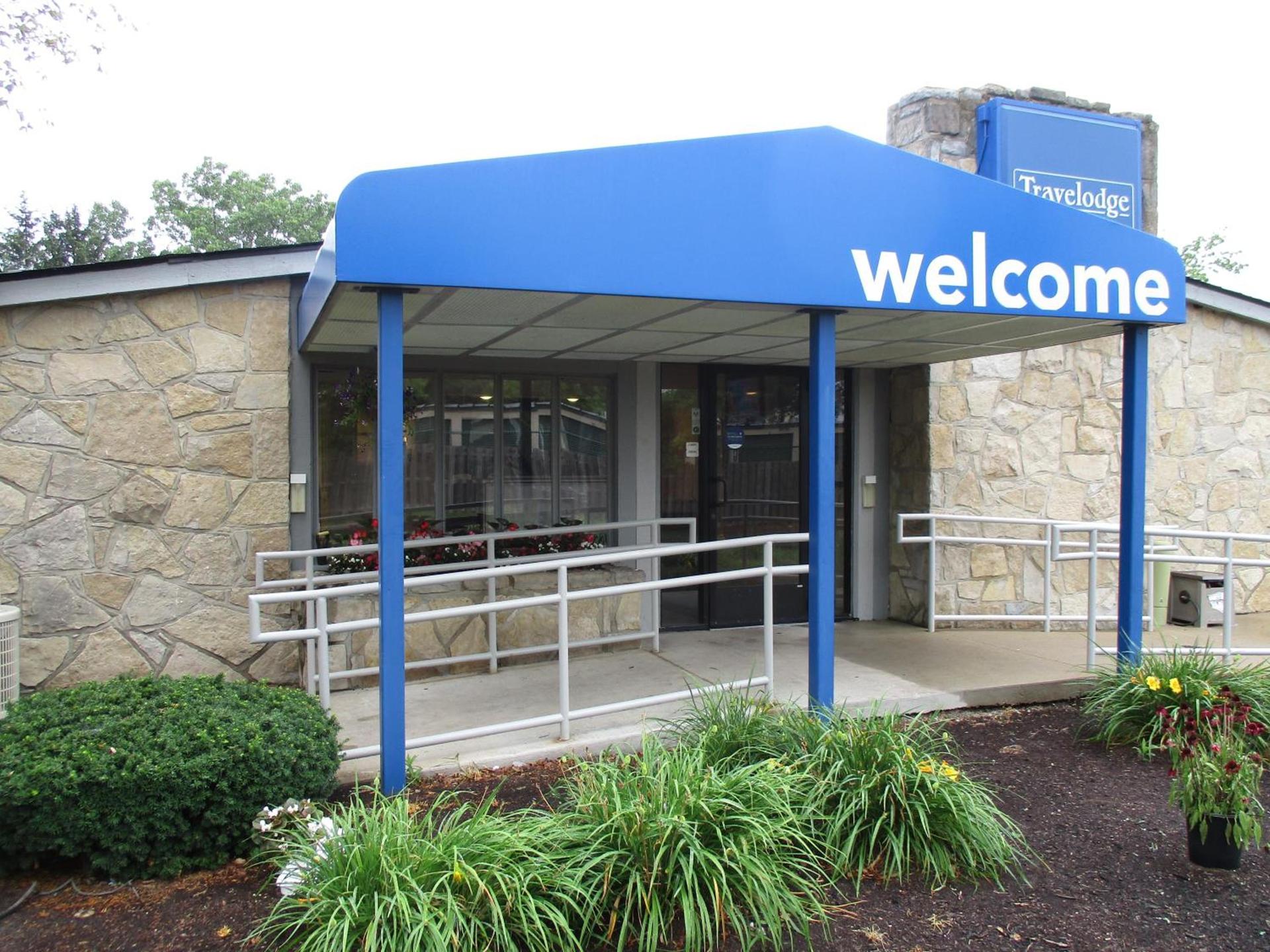 Travelodge by Wyndham Lansing photo 2