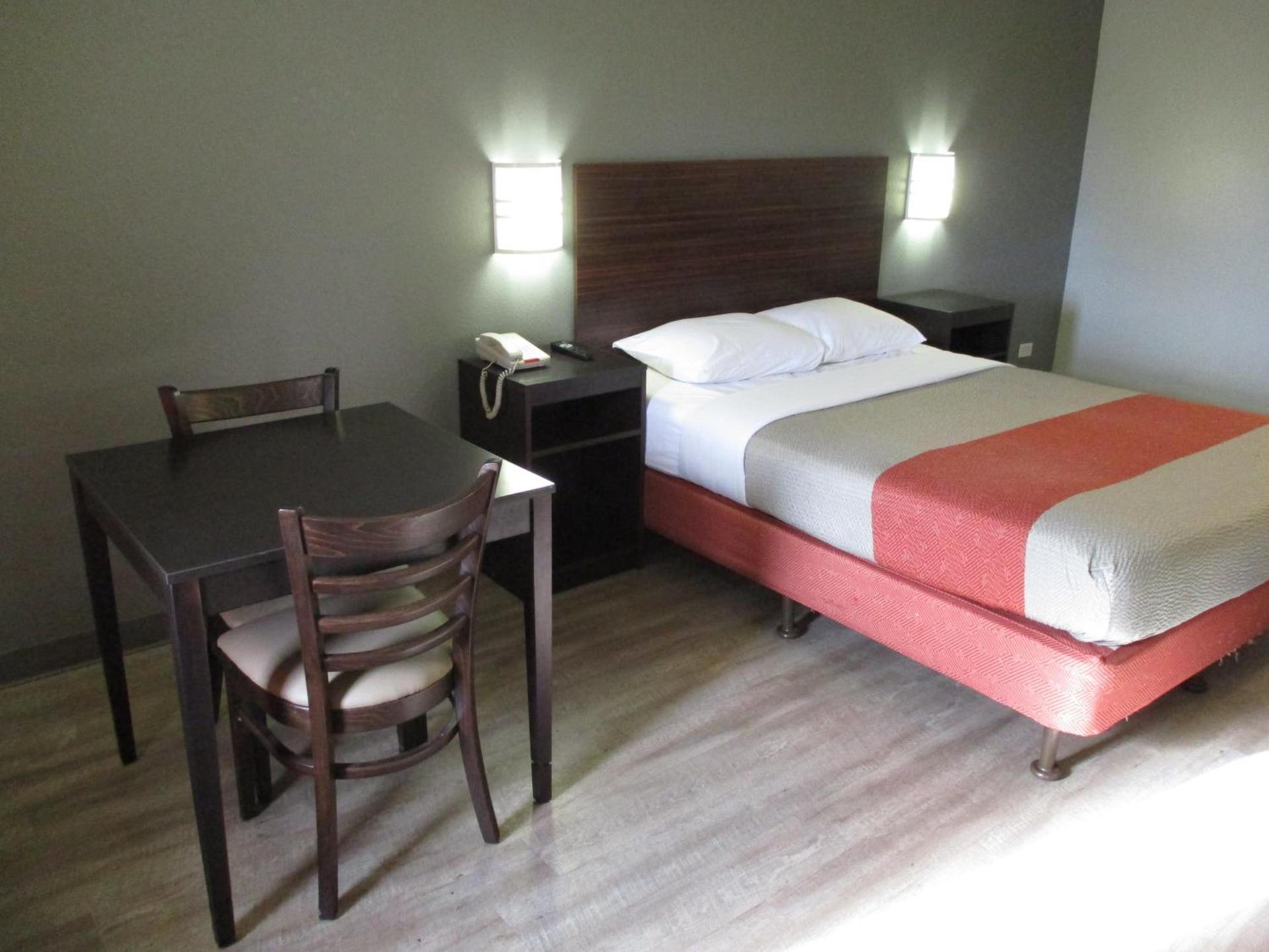 Travelodge by Wyndham Lansing photo 5