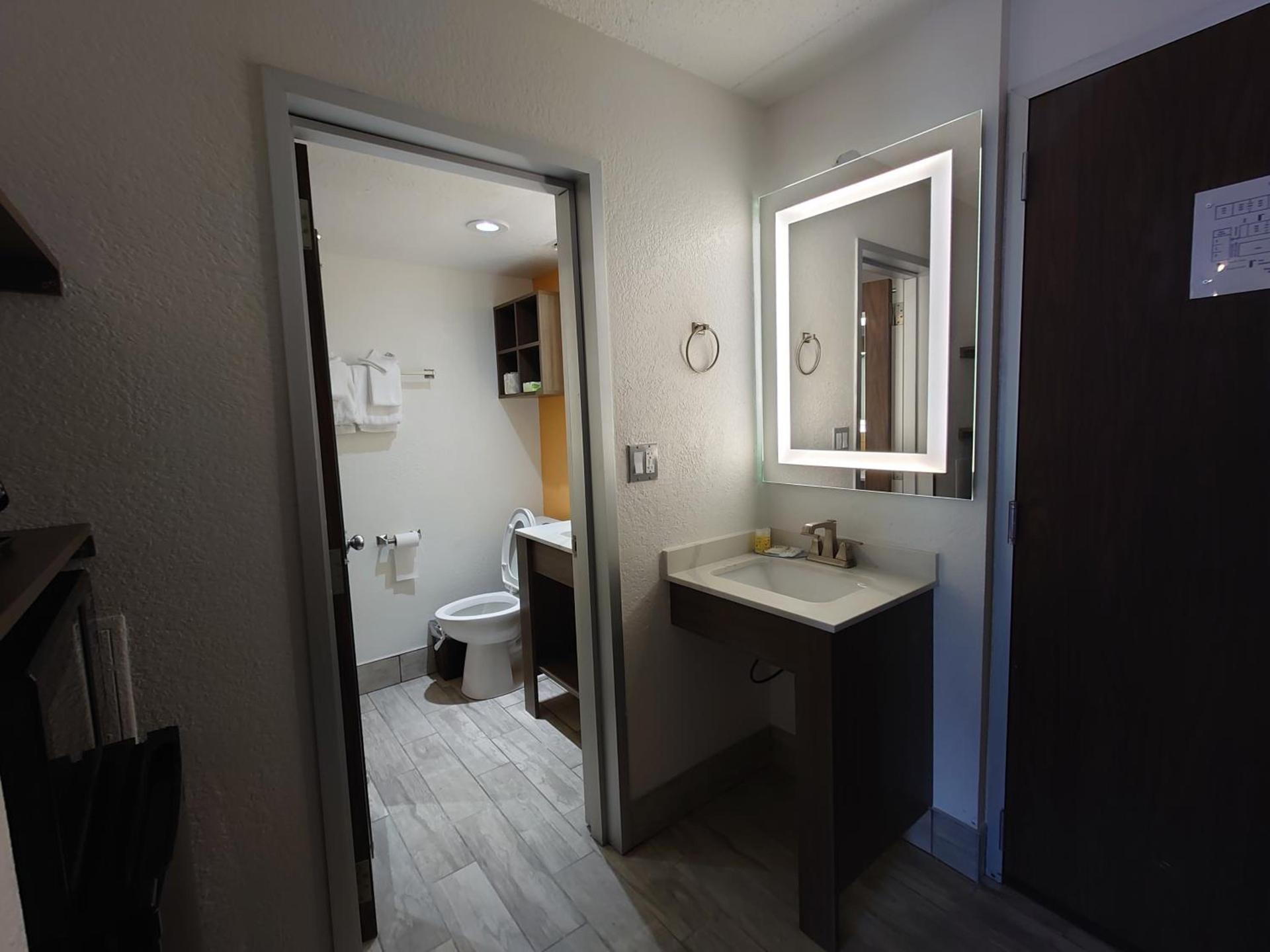 Reagan Resorts Inn photo 25