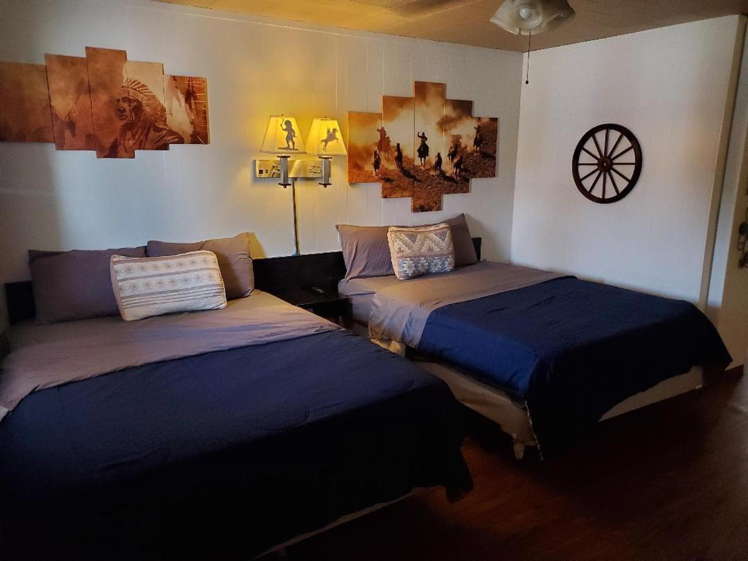 Brad's Desert Inn photo 14