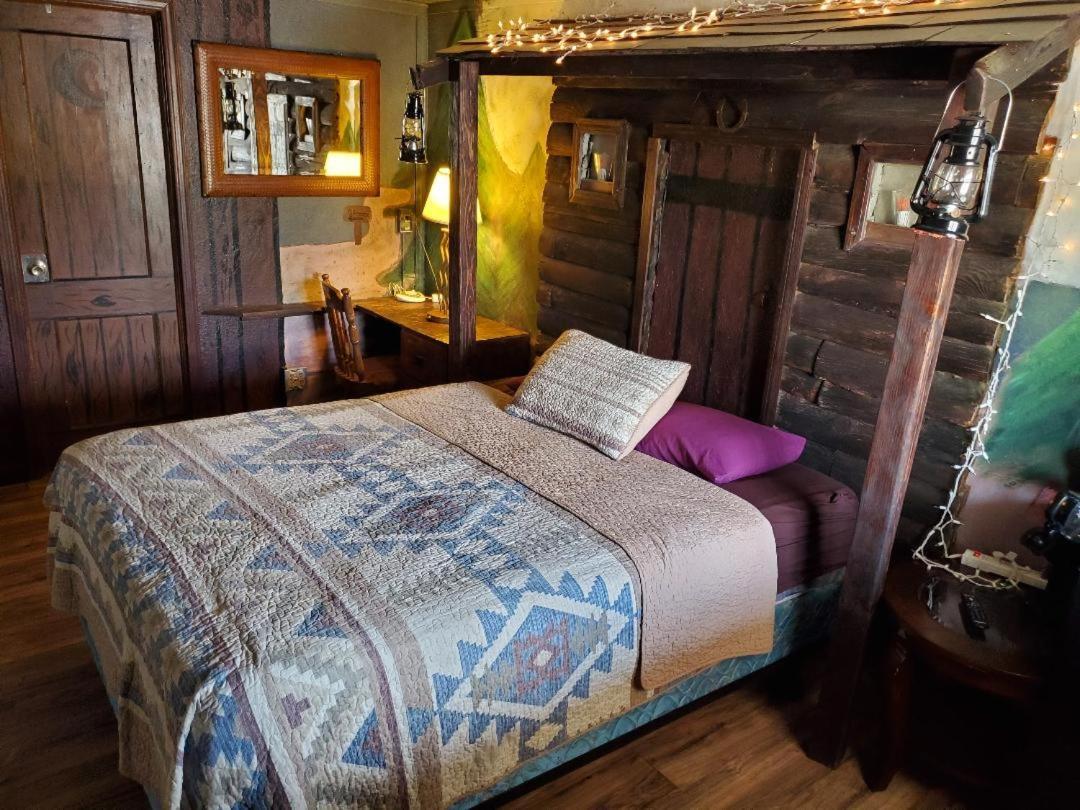Brad's Desert Inn photo 9