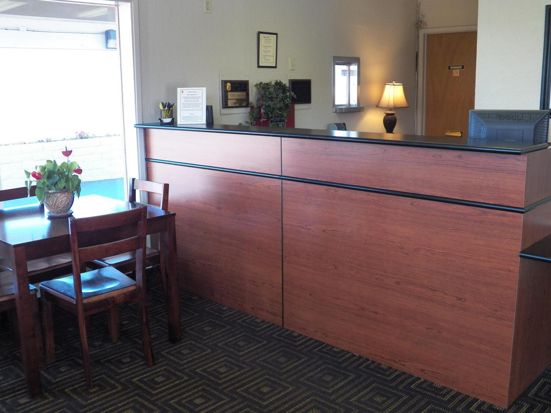Super 8 by Wyndham Fort Bragg photo 19