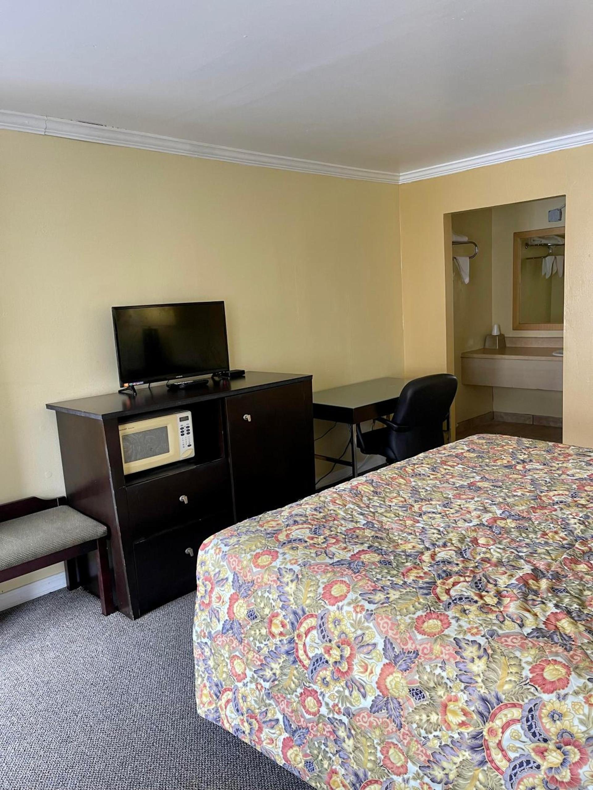 Economy Motel photo 6