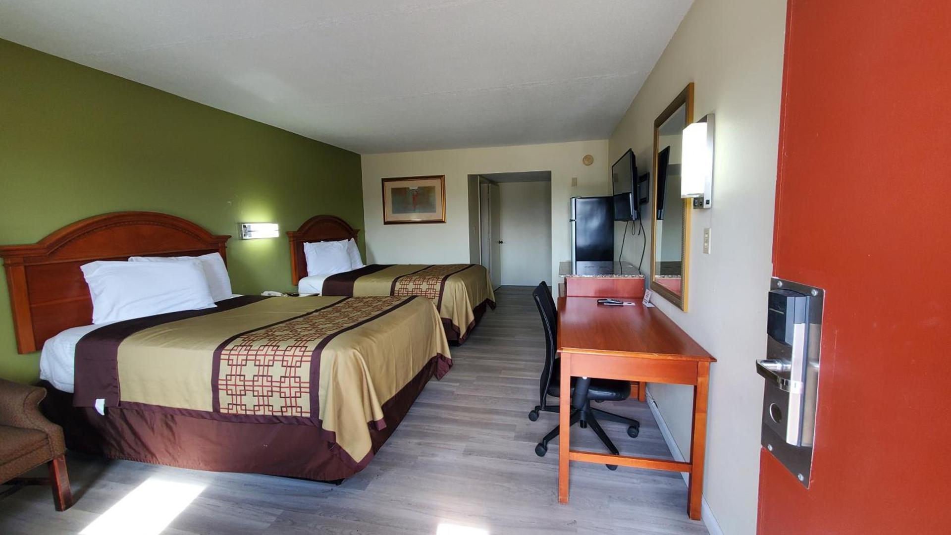 Big Spring Inn Madisonville photo 16