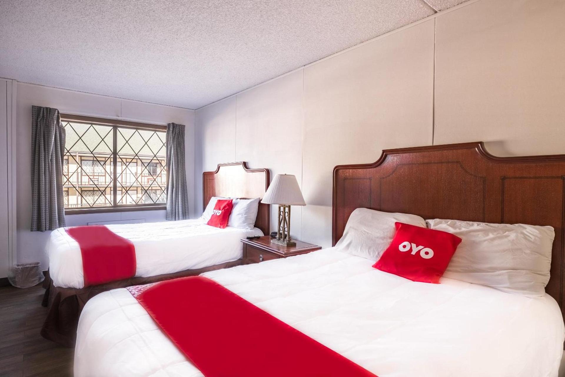 OYO Hotel Windmill Branson photo 13