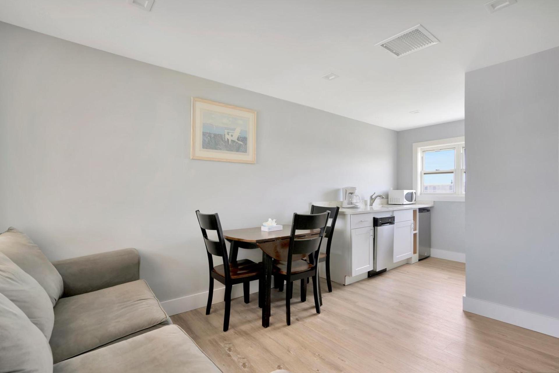 A Wave Inn - Montauk photo 68