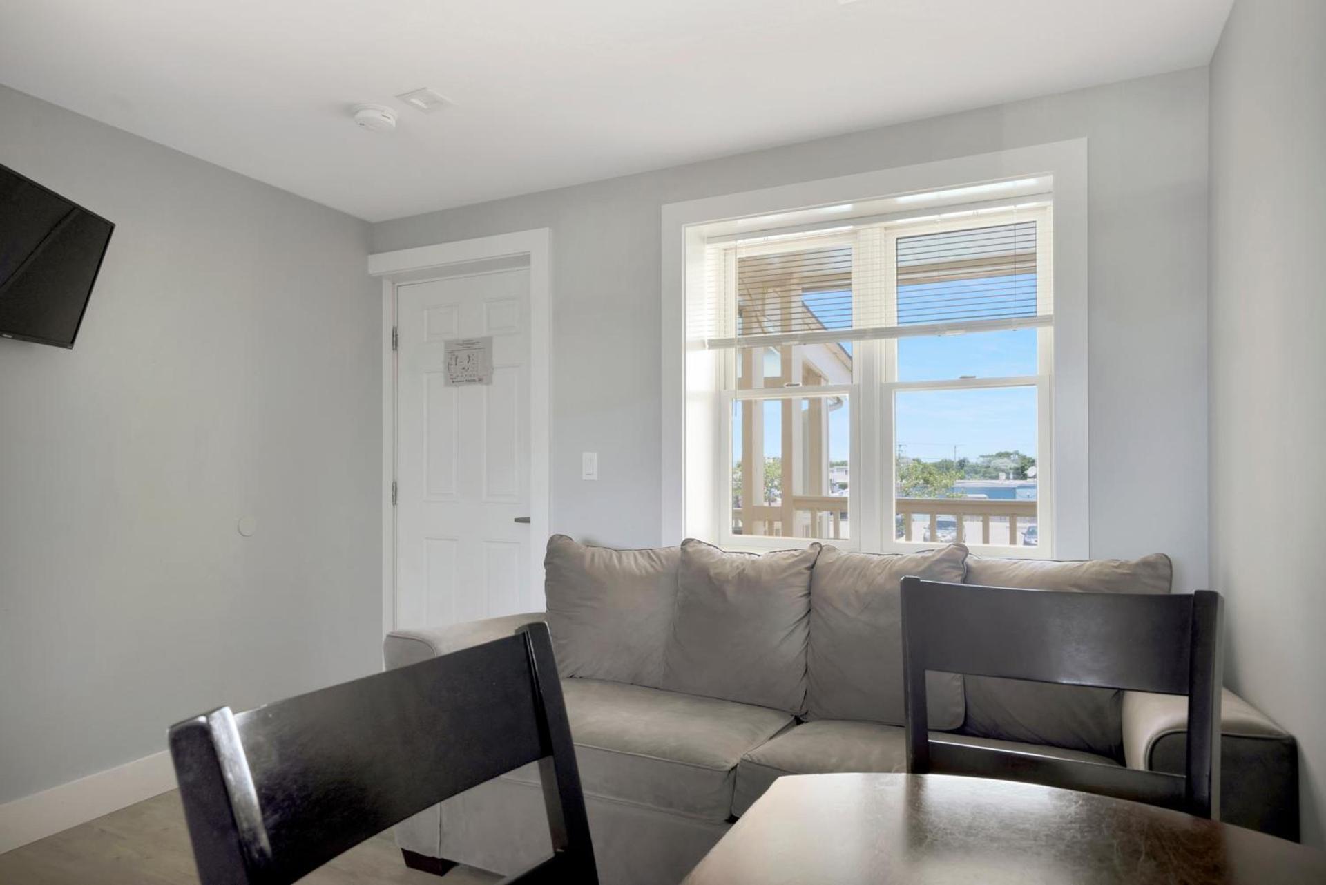 A Wave Inn - Montauk photo 32