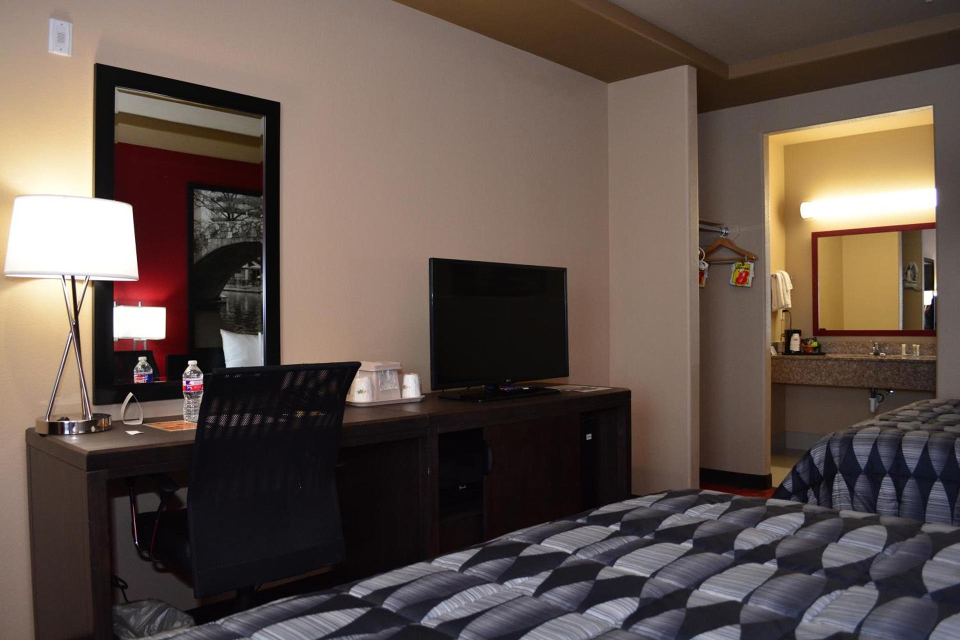Super 8 by Wyndham Karnes City photo 44
