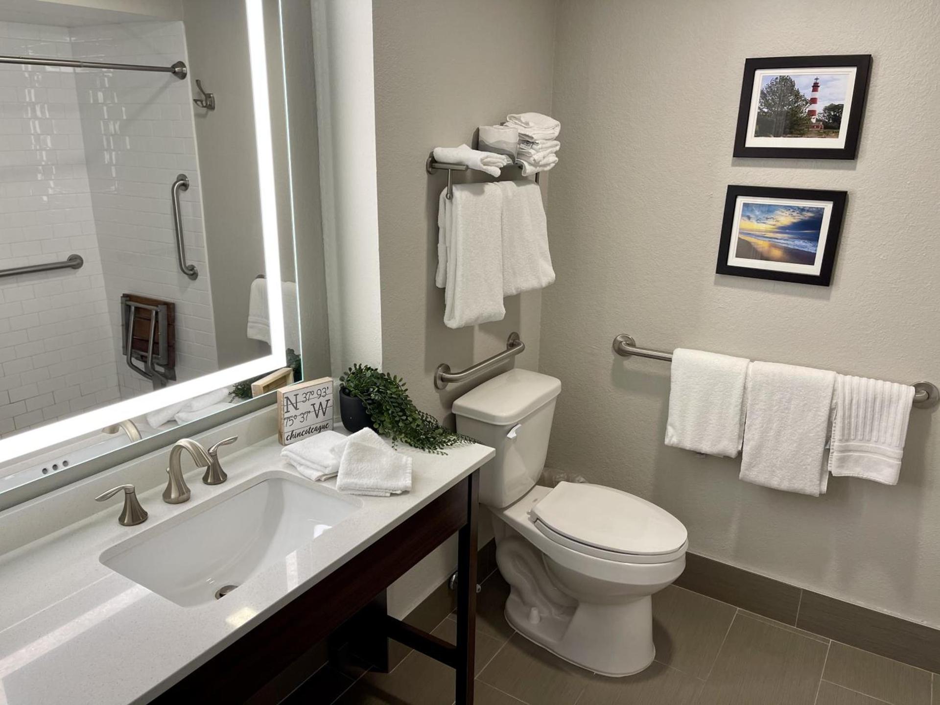 Comfort Suites Chincoteague Island Bayfront Resort photo 54